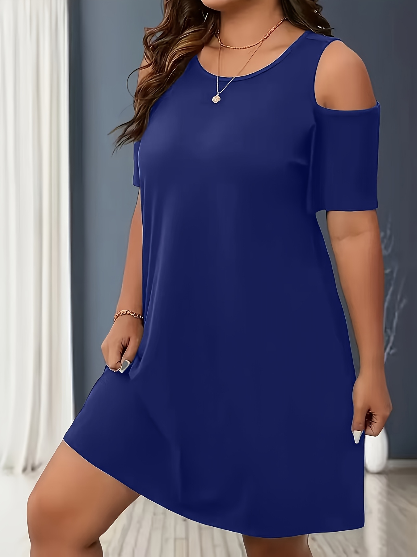 Robe à col rond & épaules dénudées – Image 3