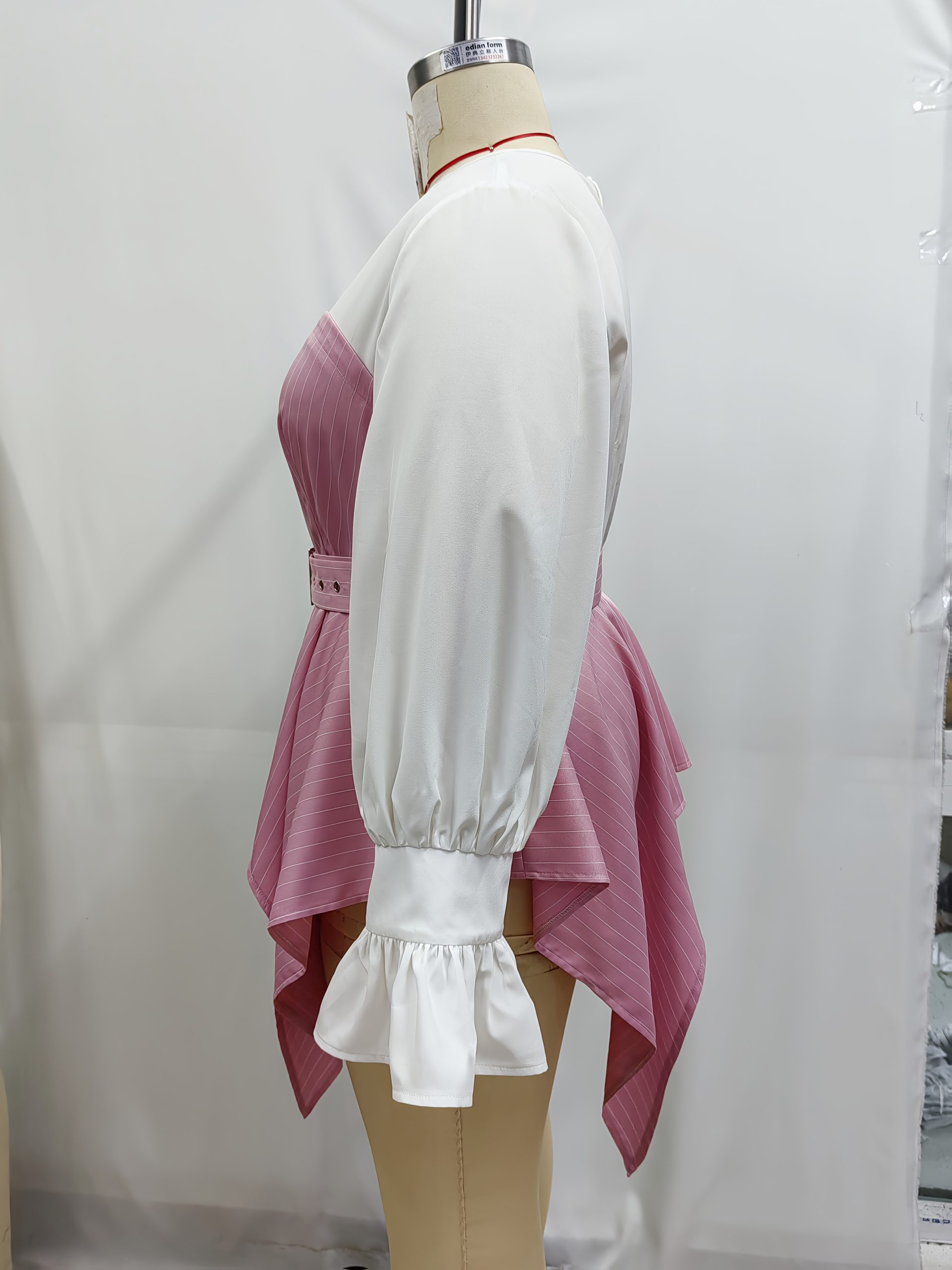 Robe élégante à rayures verticales à manches longues à col rond avec poignets à volants – Image 11
