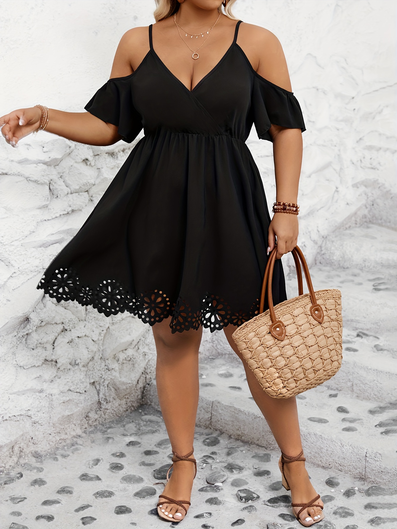 Robe courte élégante à découpes & épaules dénudées – Image 5