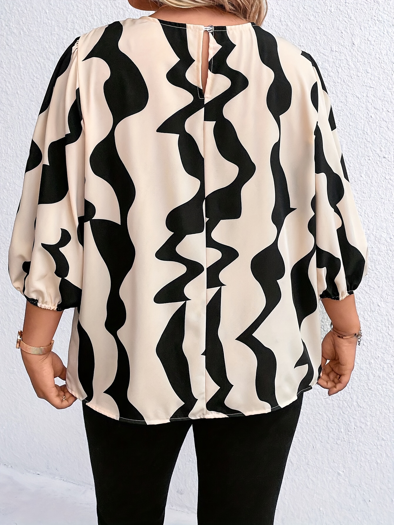 Blouse tissée élégante non extensible à col rond imprimé intégral à manche lanterne – Image 2