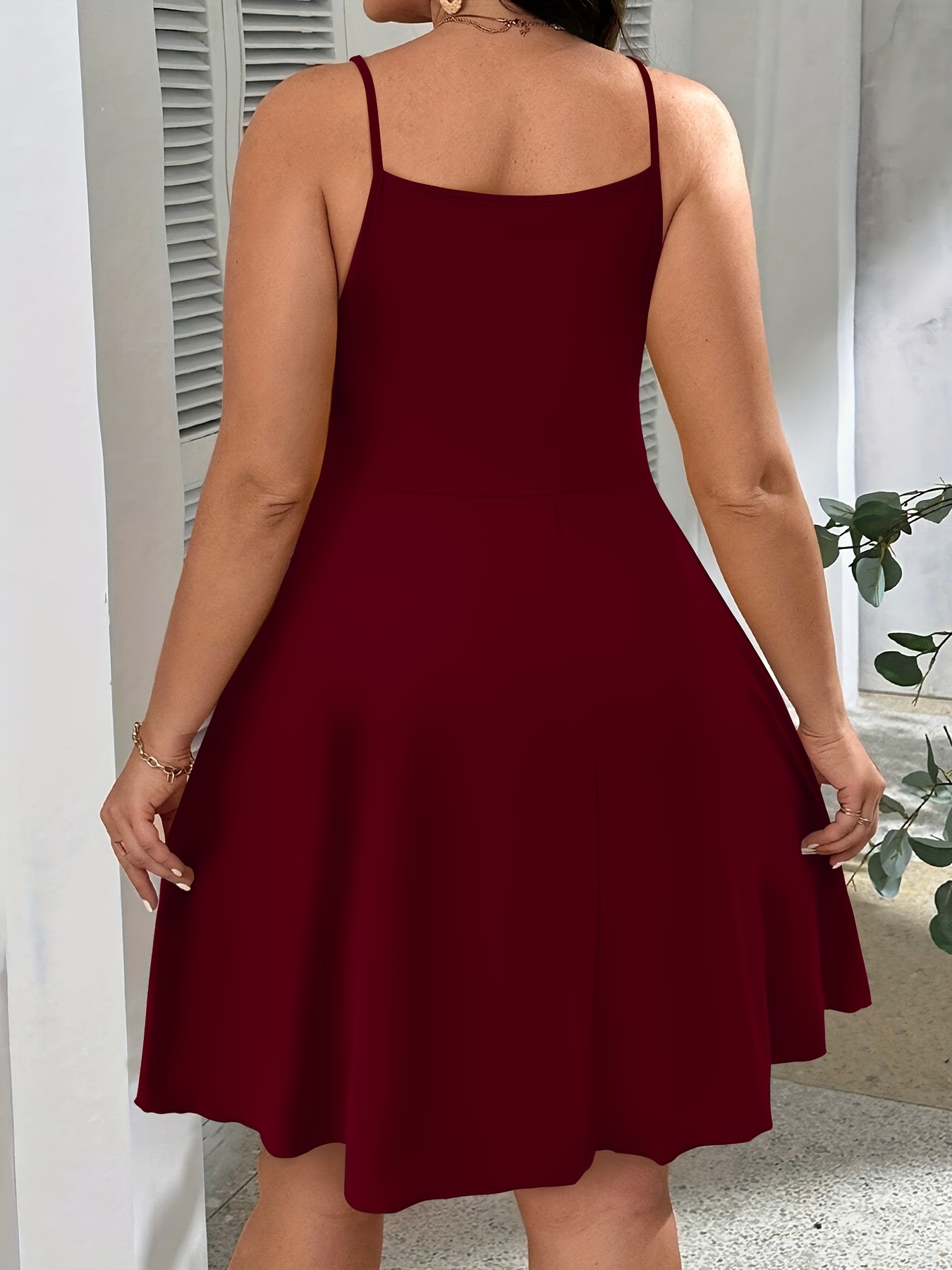 Robe extensible à bretelles spaghetti & ample au niveau des hanches – Image 5