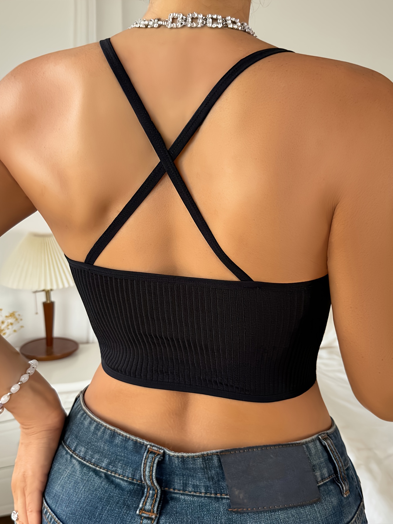 Débardeur à col V avec détail en maille décolleté – Image 2