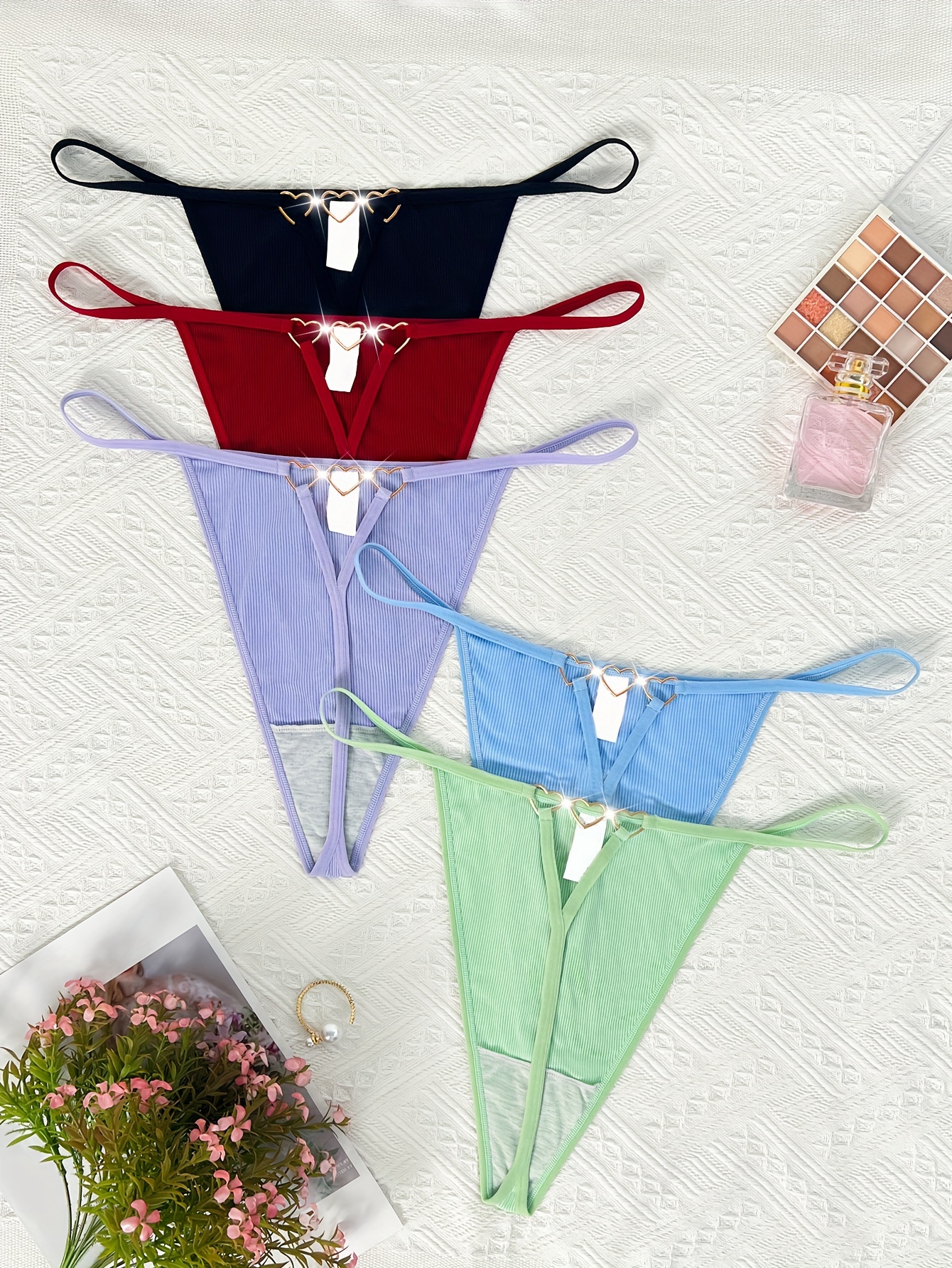 Strings taille basse avec détail bague en métal en forme de coeur – Image 3