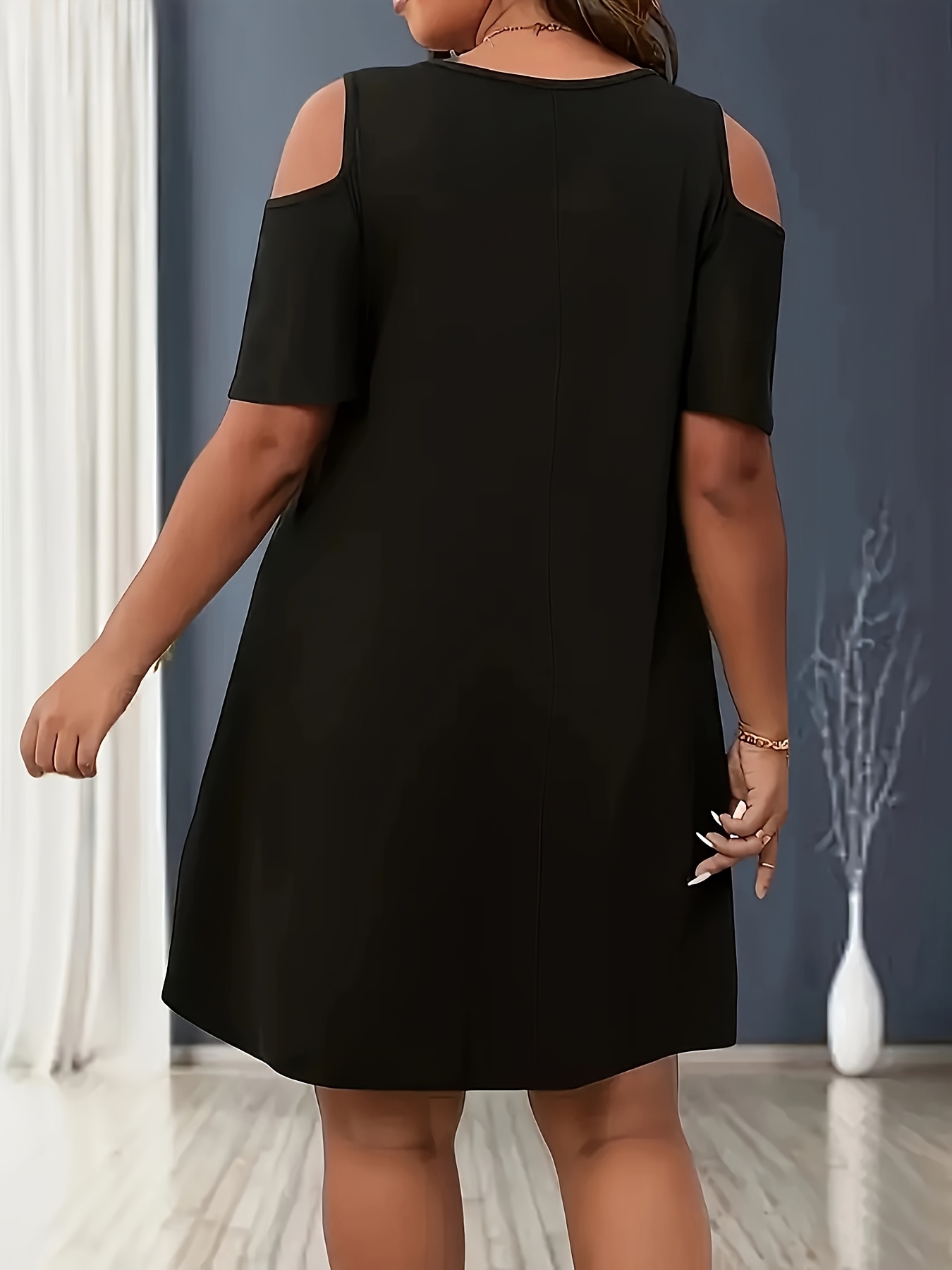 Robe à col rond & épaules dénudées – Image 5