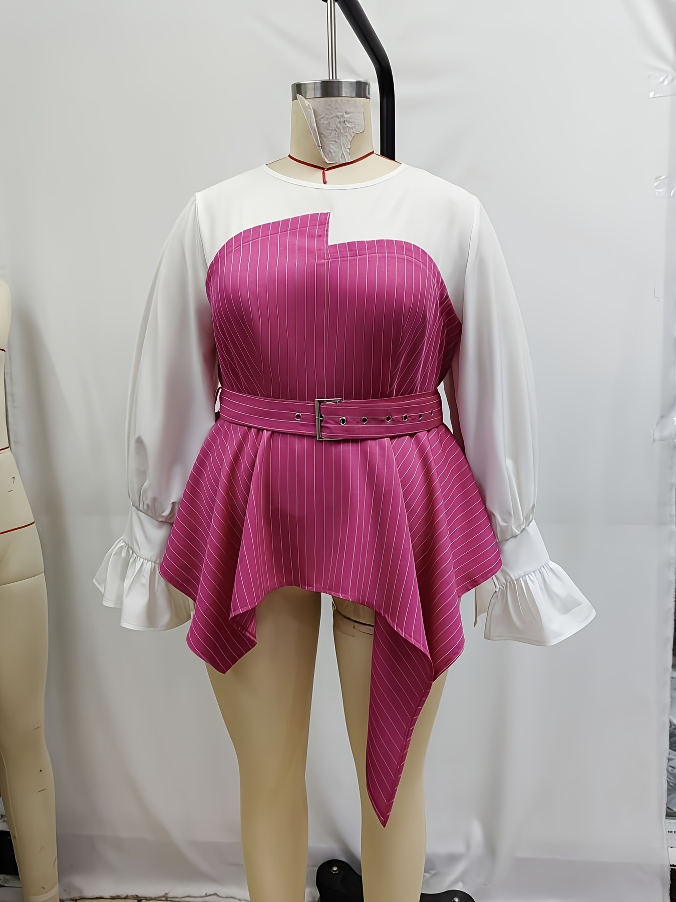 Robe élégante à rayures verticales à manches longues à col rond avec poignets à volants – Image 8