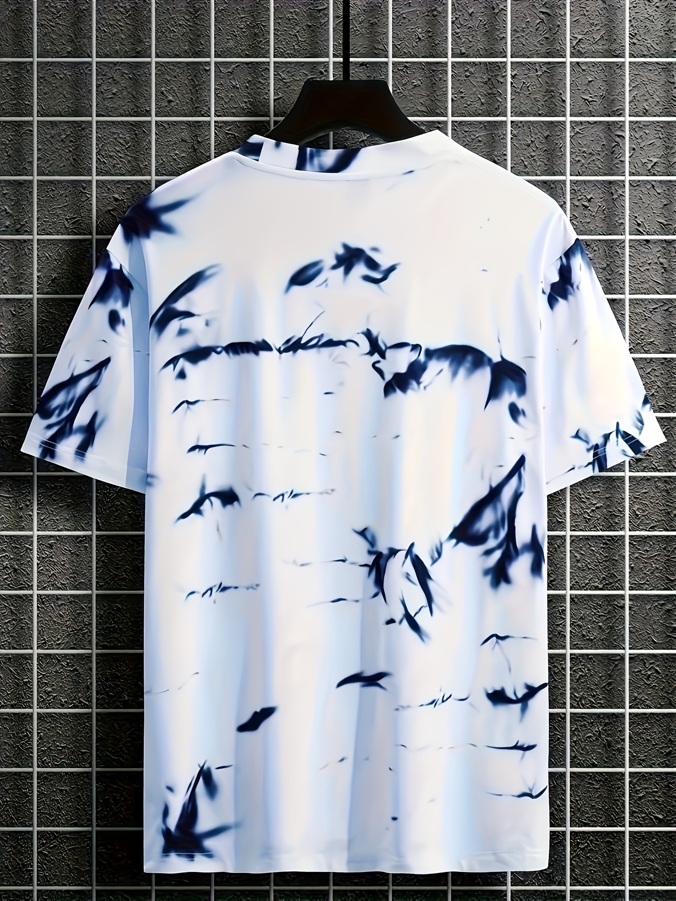 T-shirt imprimé 3D à col rond à manches courtes à style urbain avec design dynamique d'oiseau & d'encre – Image 3