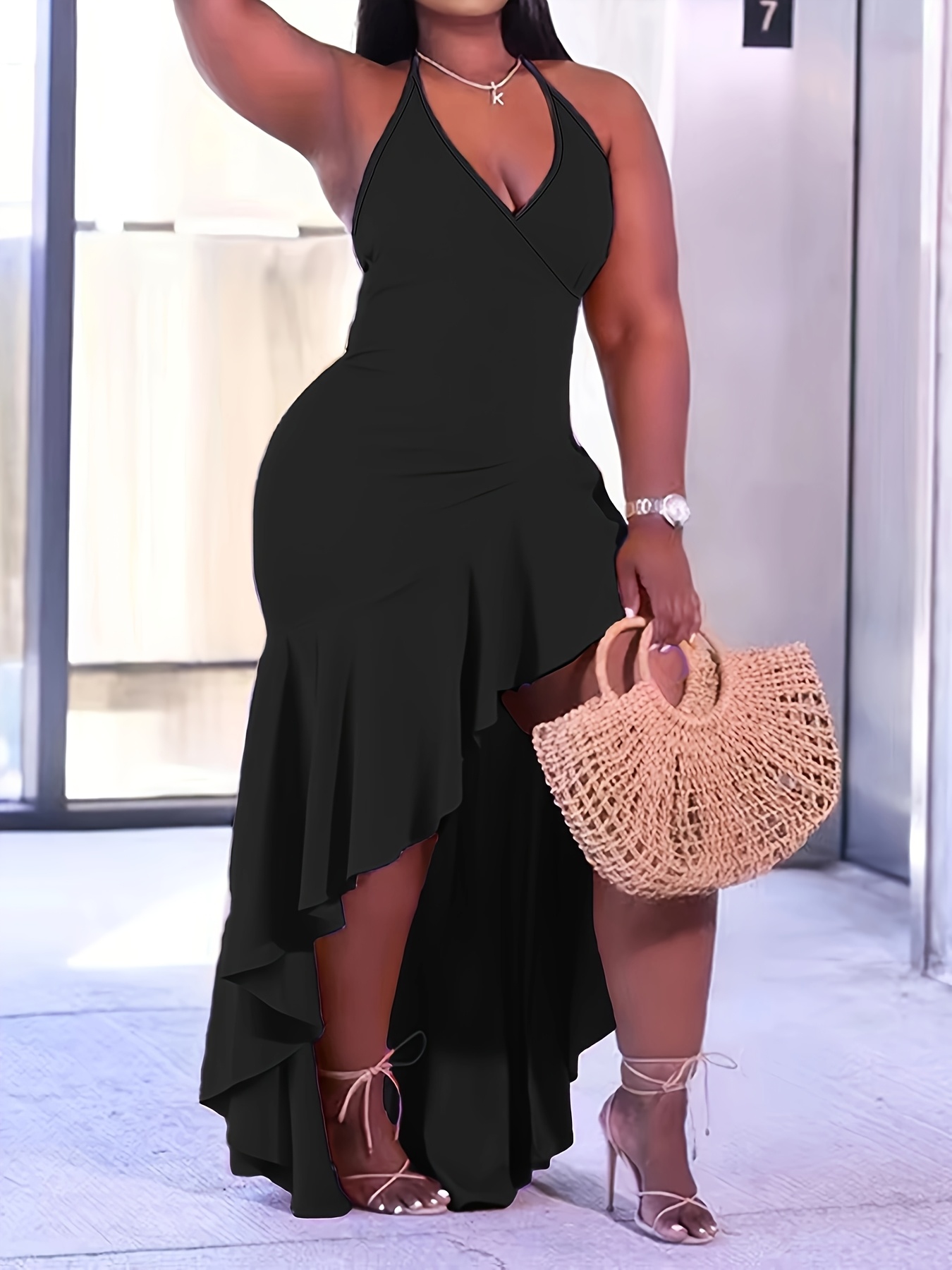 Robe élégante extensible à col halter dos nu avec ourlet à volants sans manches – Image 4