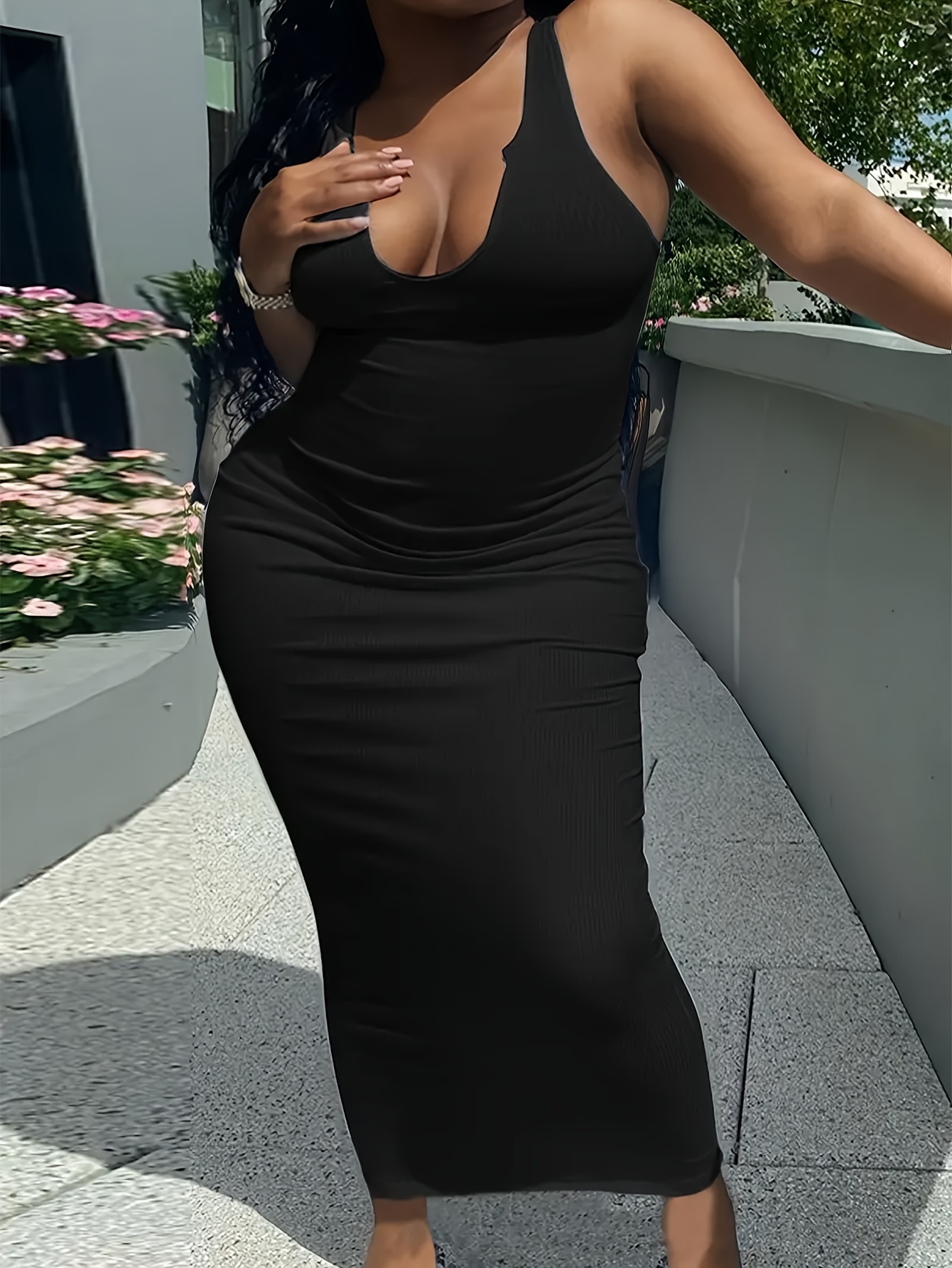 Robe moulante sexy tissu côtelé sans manches à encolure dégagée
