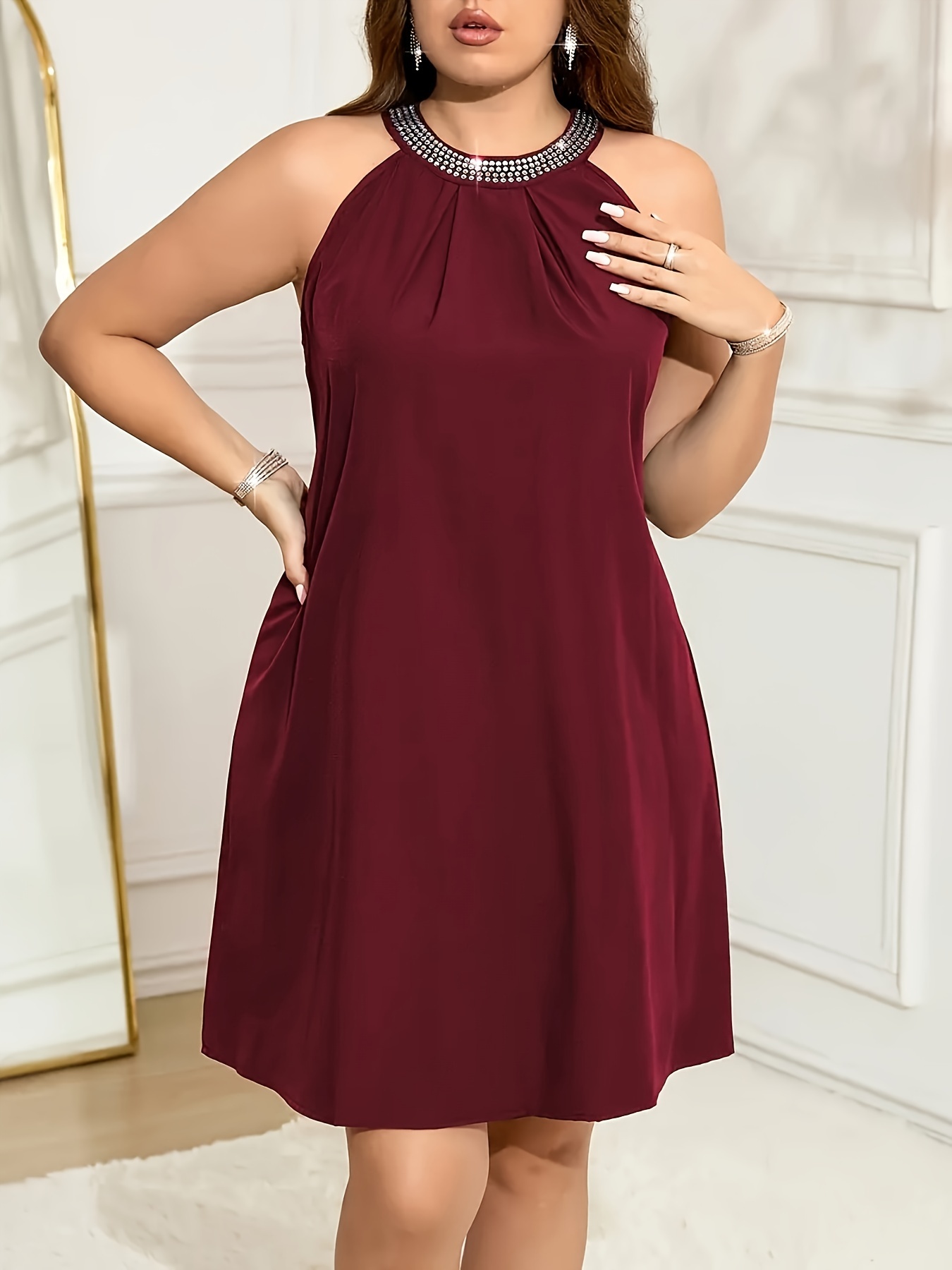 Robe élégante sans manches à col rond non extensible avec détail en strass – Image 5