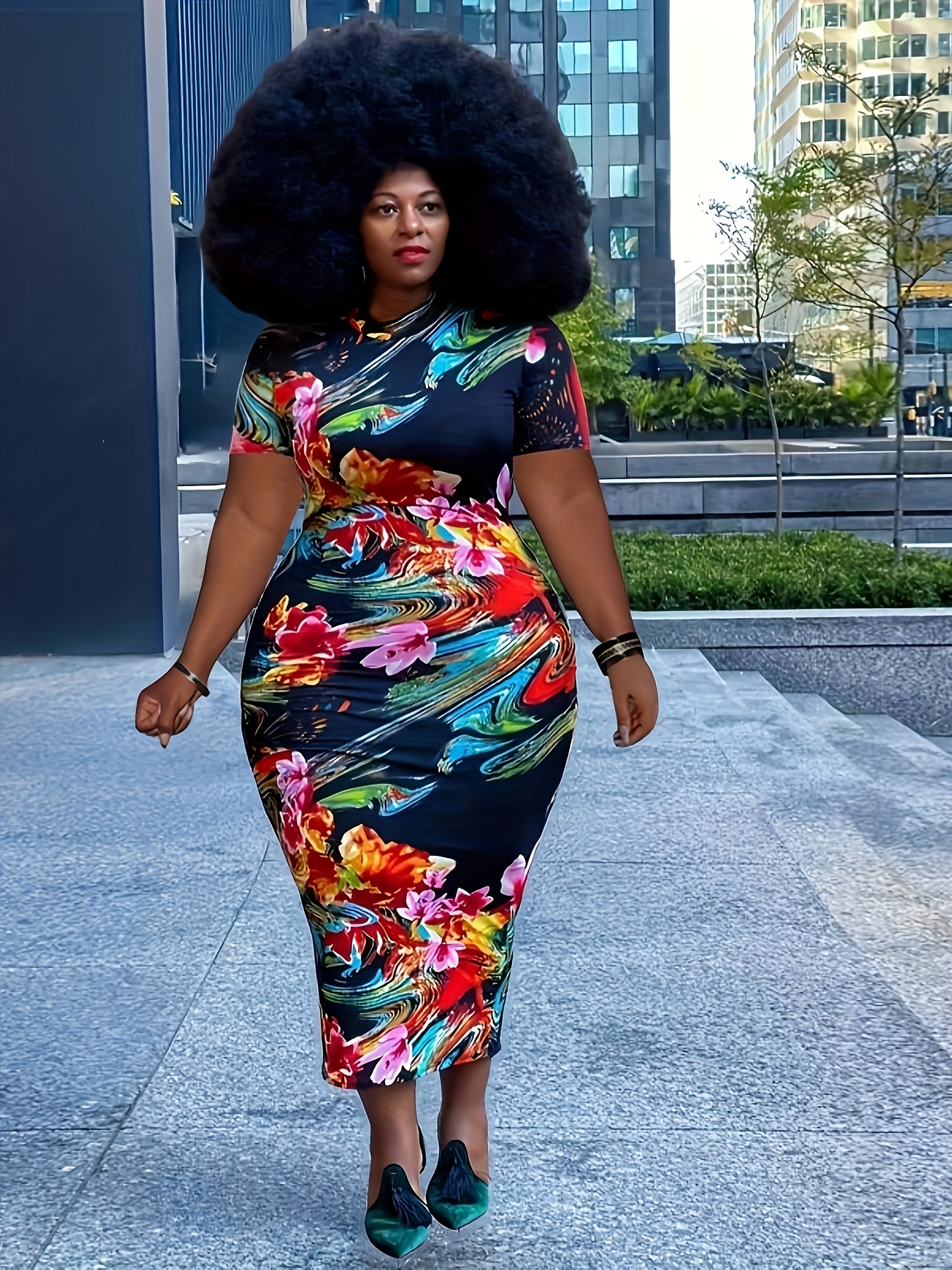 Robe moulante longue imprimé floral à manches courtes – Image 4