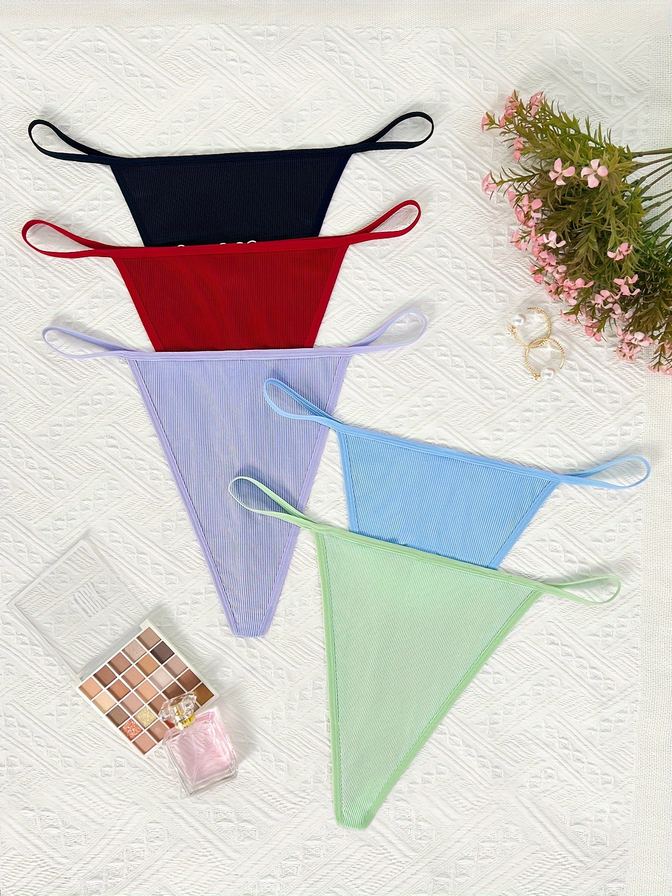 Strings taille basse avec détail bague en métal en forme de coeur – Image 2