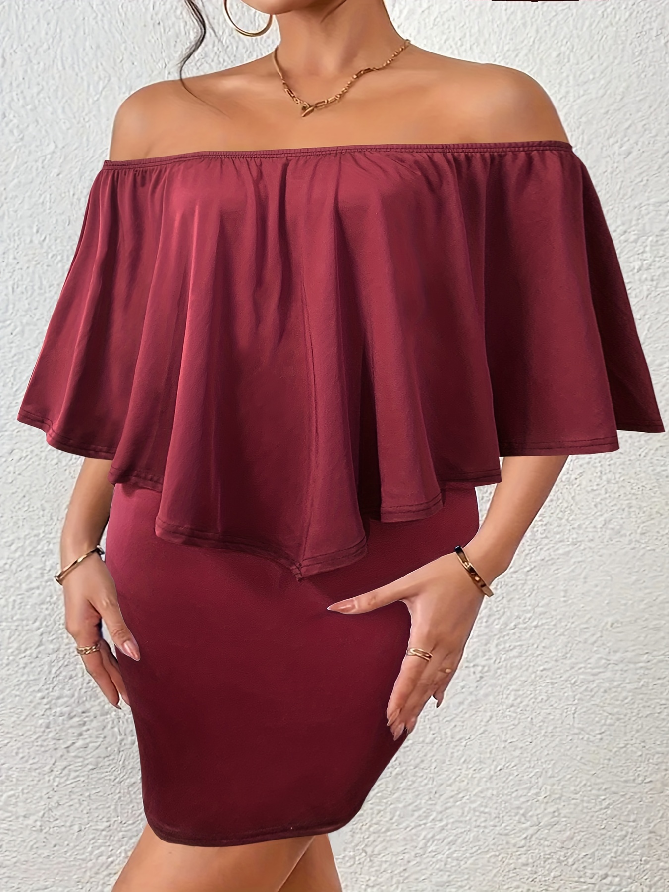 Robe moulante élégante extensible à épaules dénudées avec ourlet asymétrique – Image 8