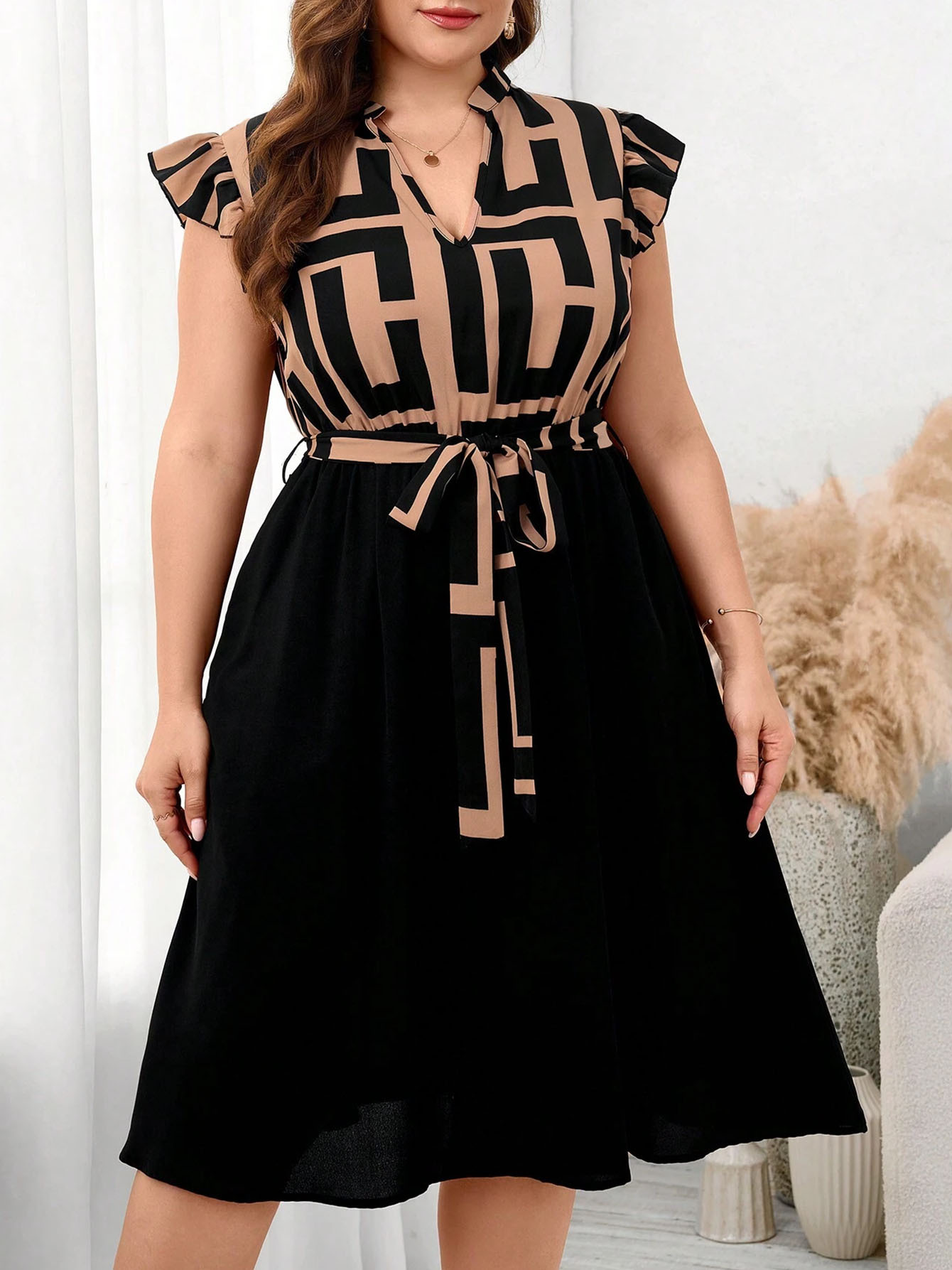 Robe élégante à col V à manches volantes – Image 5