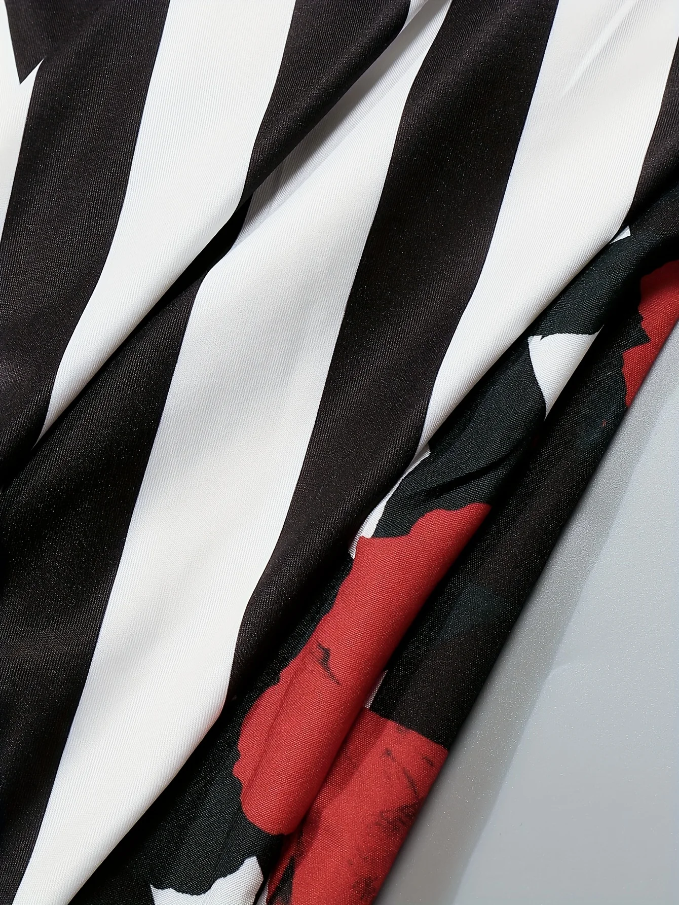 Robe sans manches à rayures noires & blanches avec ourlet en queue de poisson – Image 5