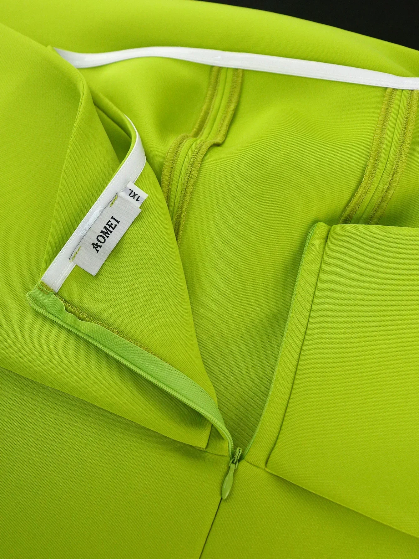 Robe à épaules dénudées avec détail noeud central – Image 6
