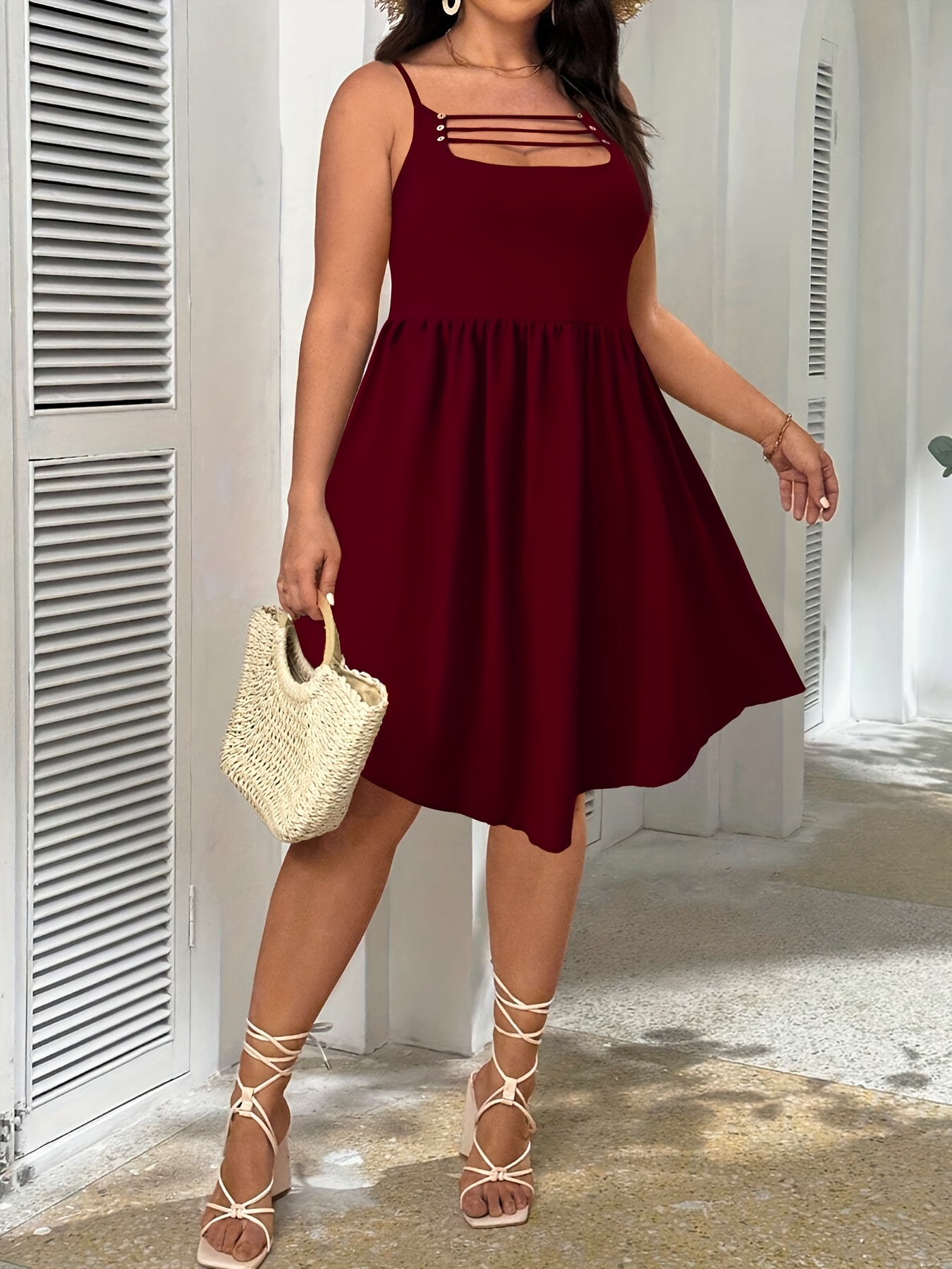 Robe extensible à bretelles spaghetti & ample au niveau des hanches – Image 3