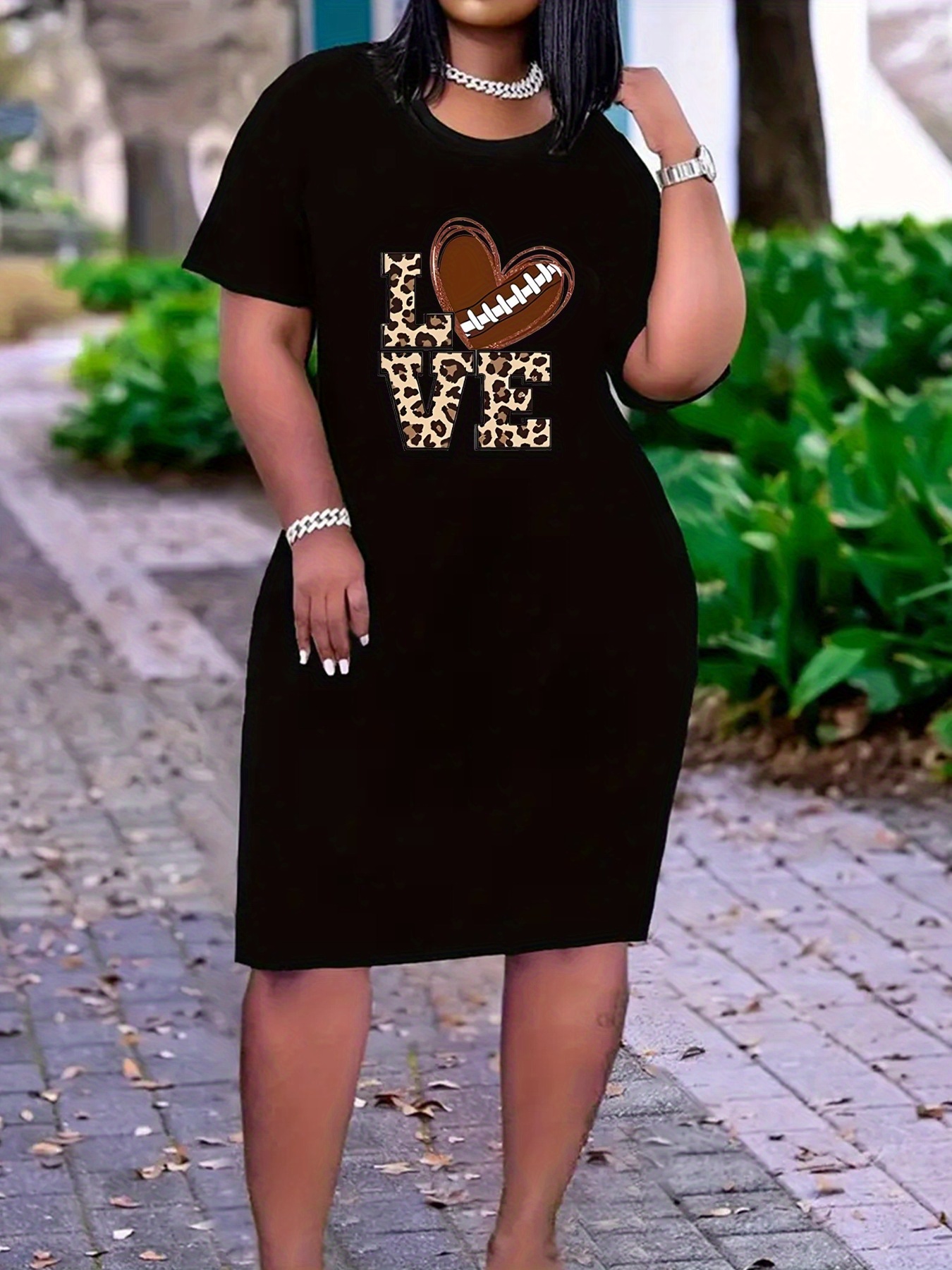 Robe à col rond imprimé "love" avec coeur léopard & design ballon de foot américain – Image 3