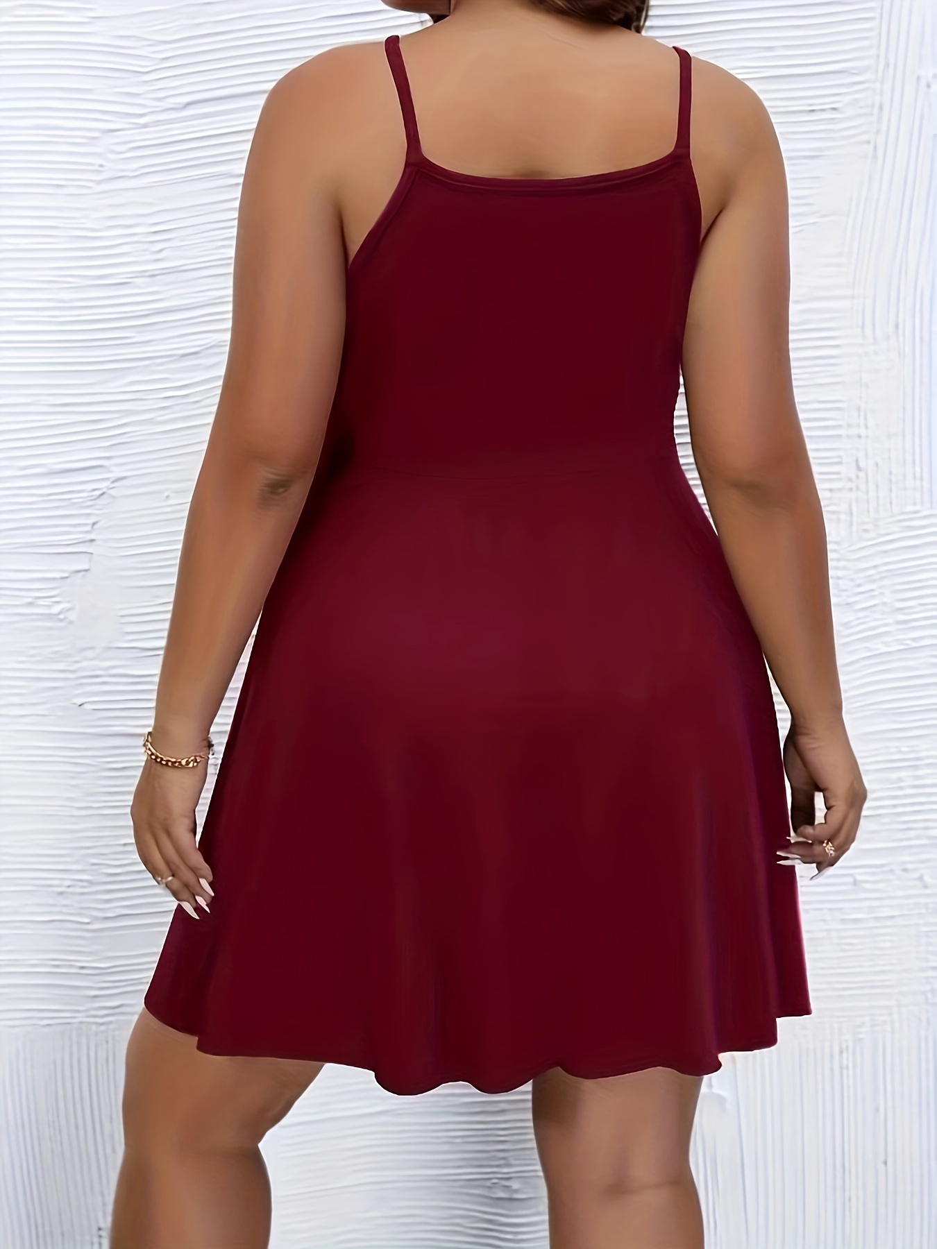 Robe cami à encolure carrée à ourlet asymétrique avec détail de découpe devant – Image 5