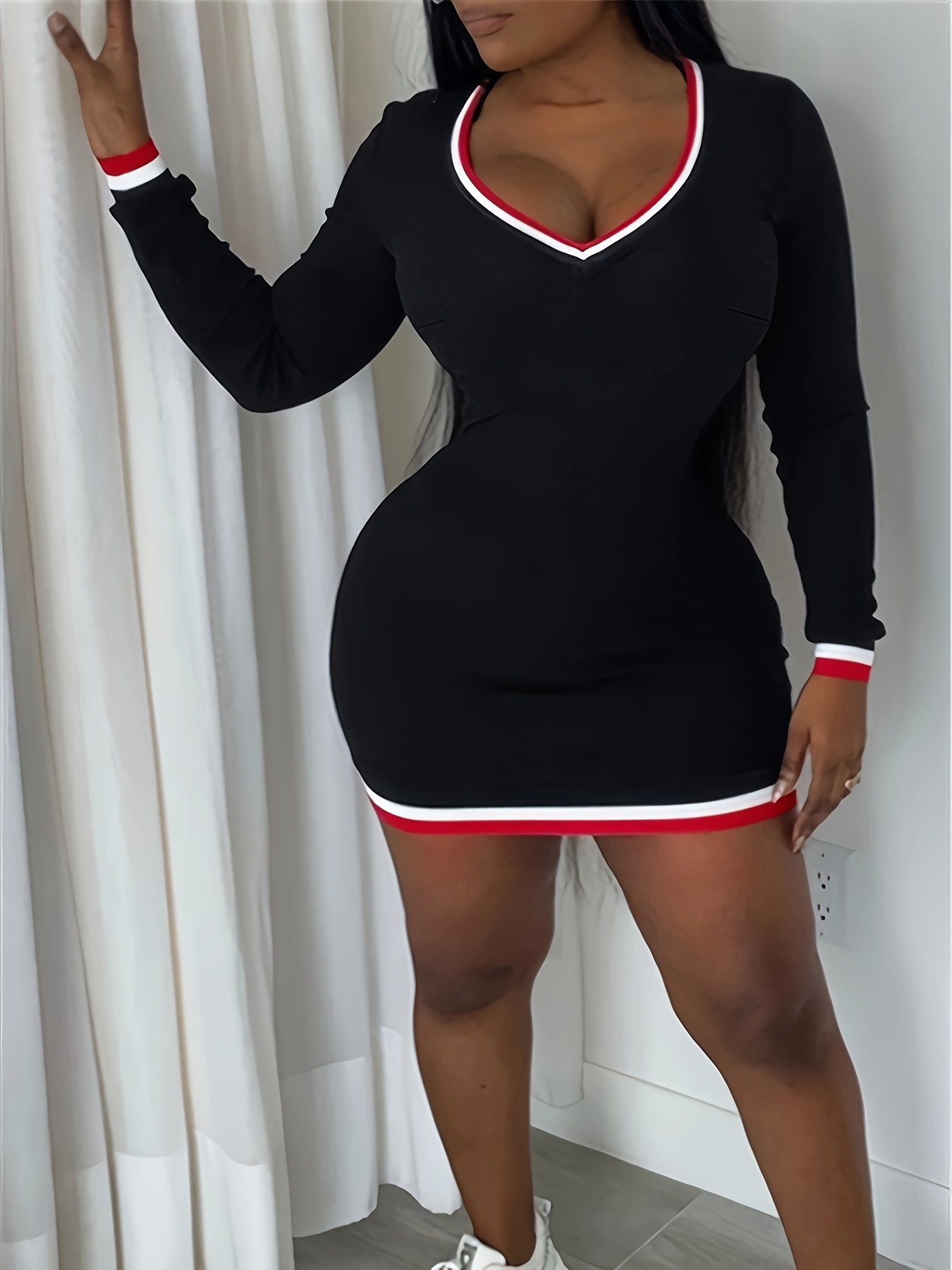 Robe slim à coupe ajustée à col V à coupe ajustée à manches longues