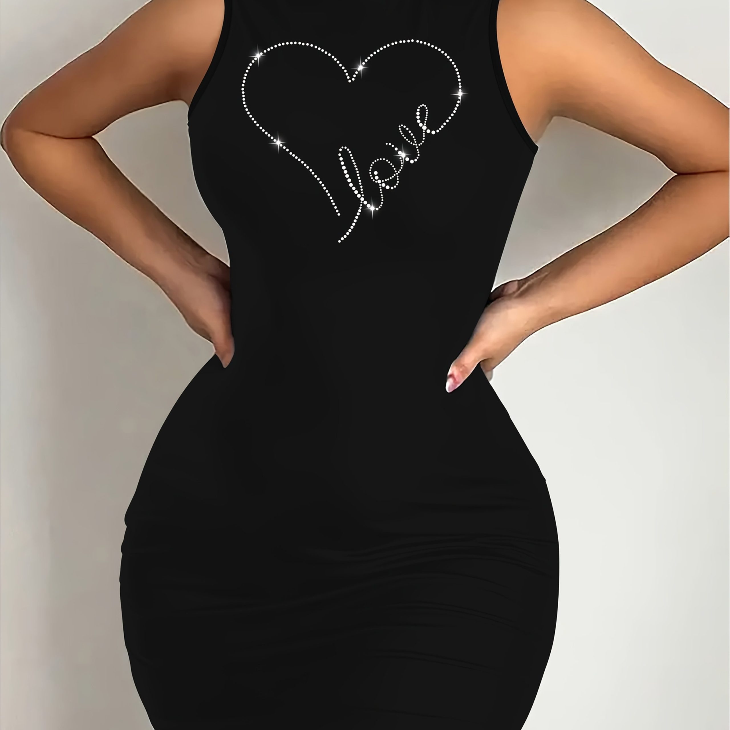 Robe moulante sans manches à col haut élégant ornée de strass en forme de coeur en tissu tricoté