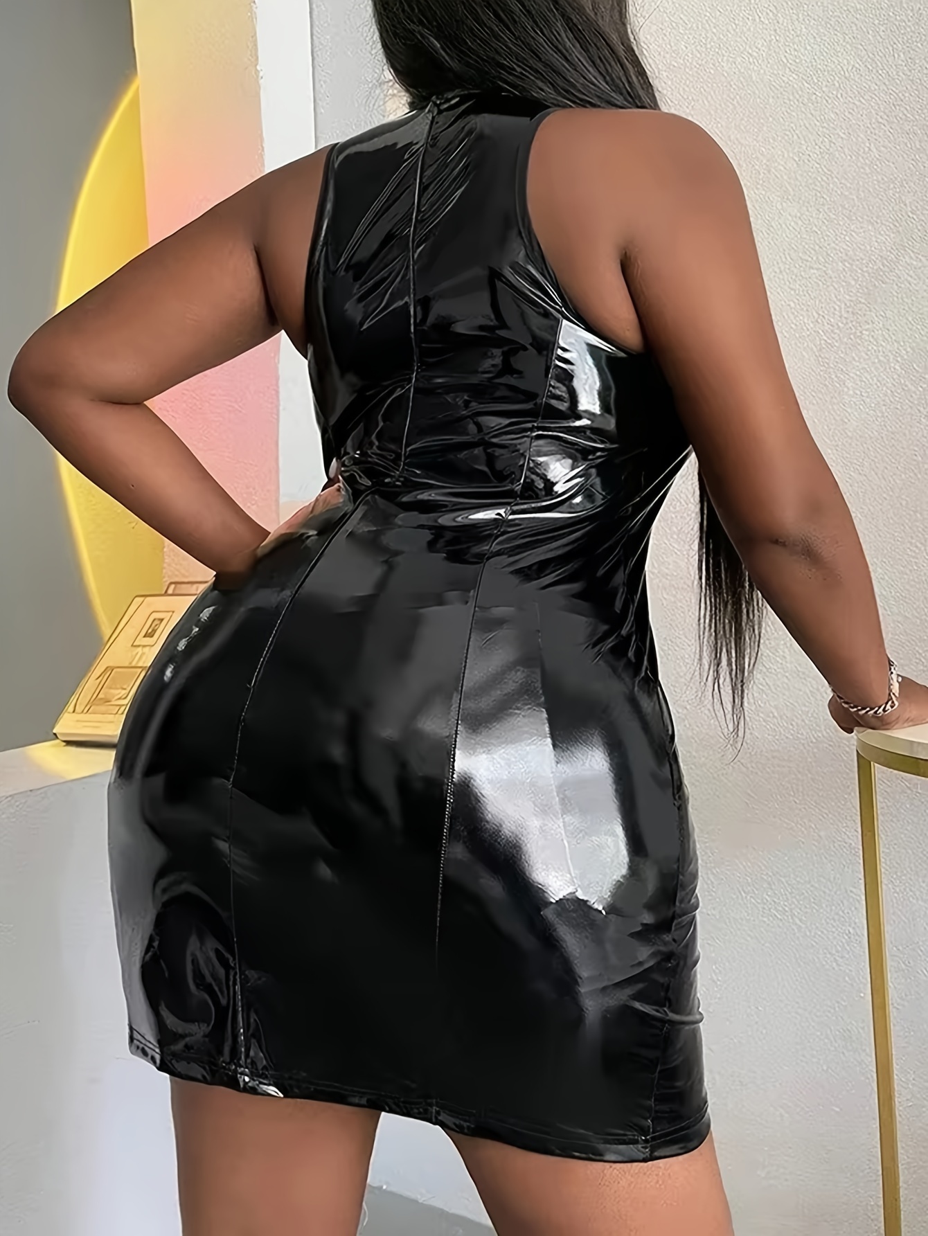 Robe sexy moulante ajustée sans manches effet cuir verni brillant – Image 3