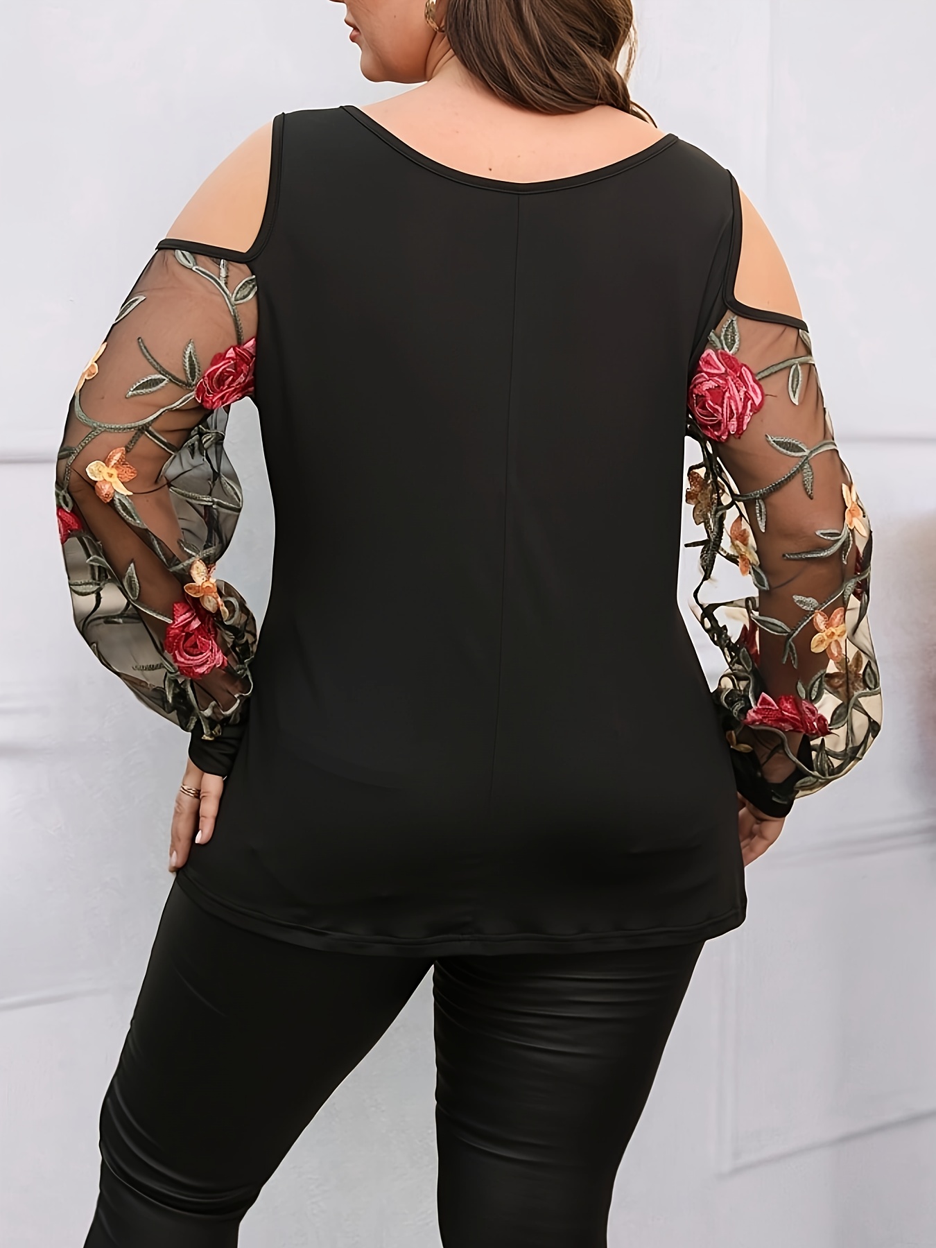 Haut à épaules dénudées à manches longues avec broderie florale élégante & encolure drapée superposition en maille – Image 9