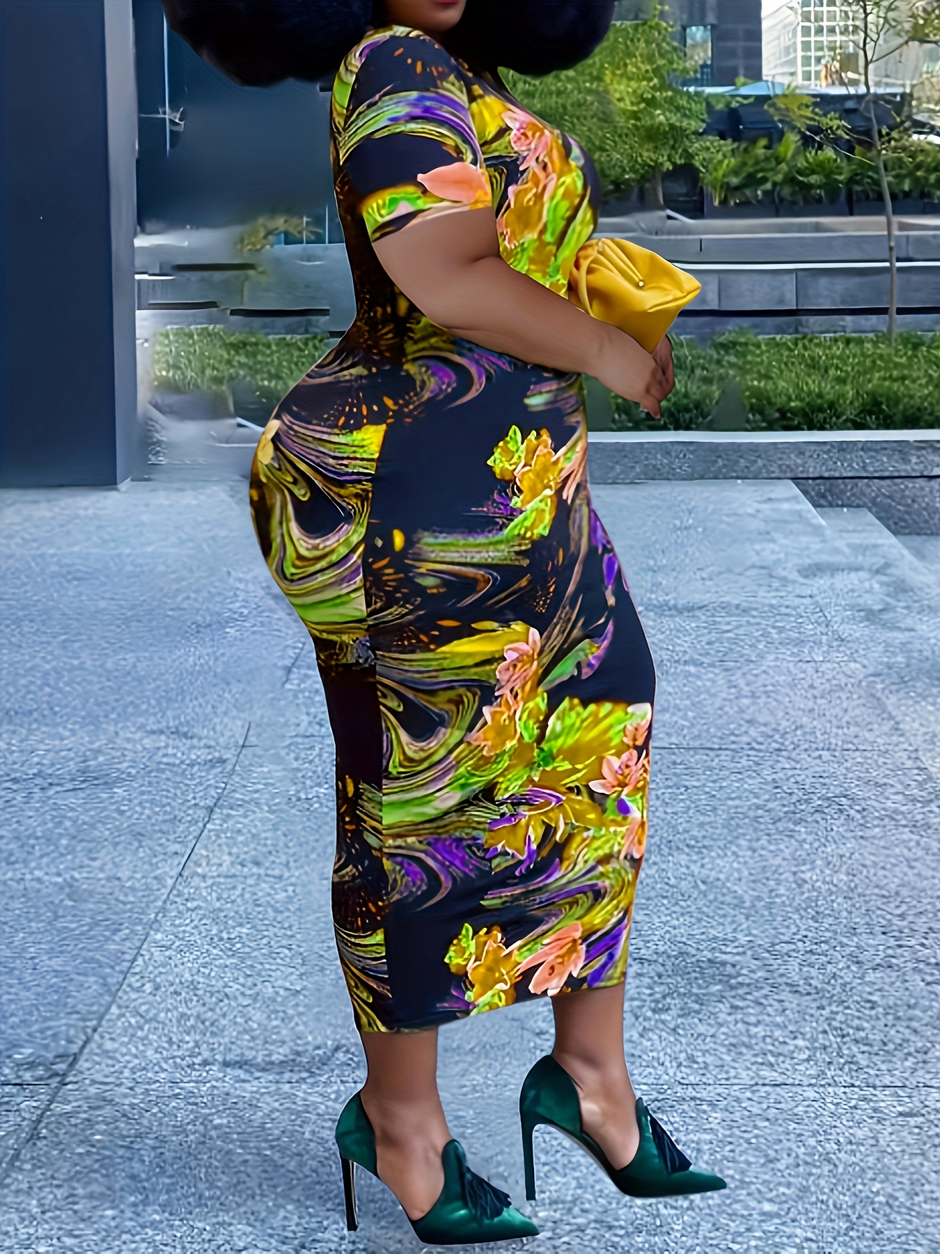 Robe moulante longue imprimé floral à manches courtes