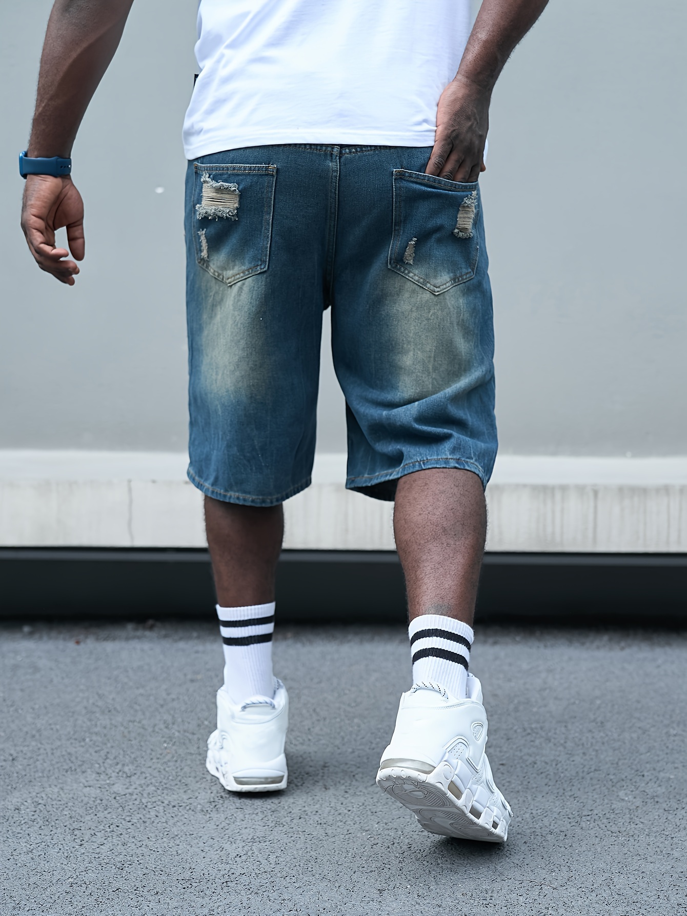 Baggy short en denim délavé avec trous – Image 9