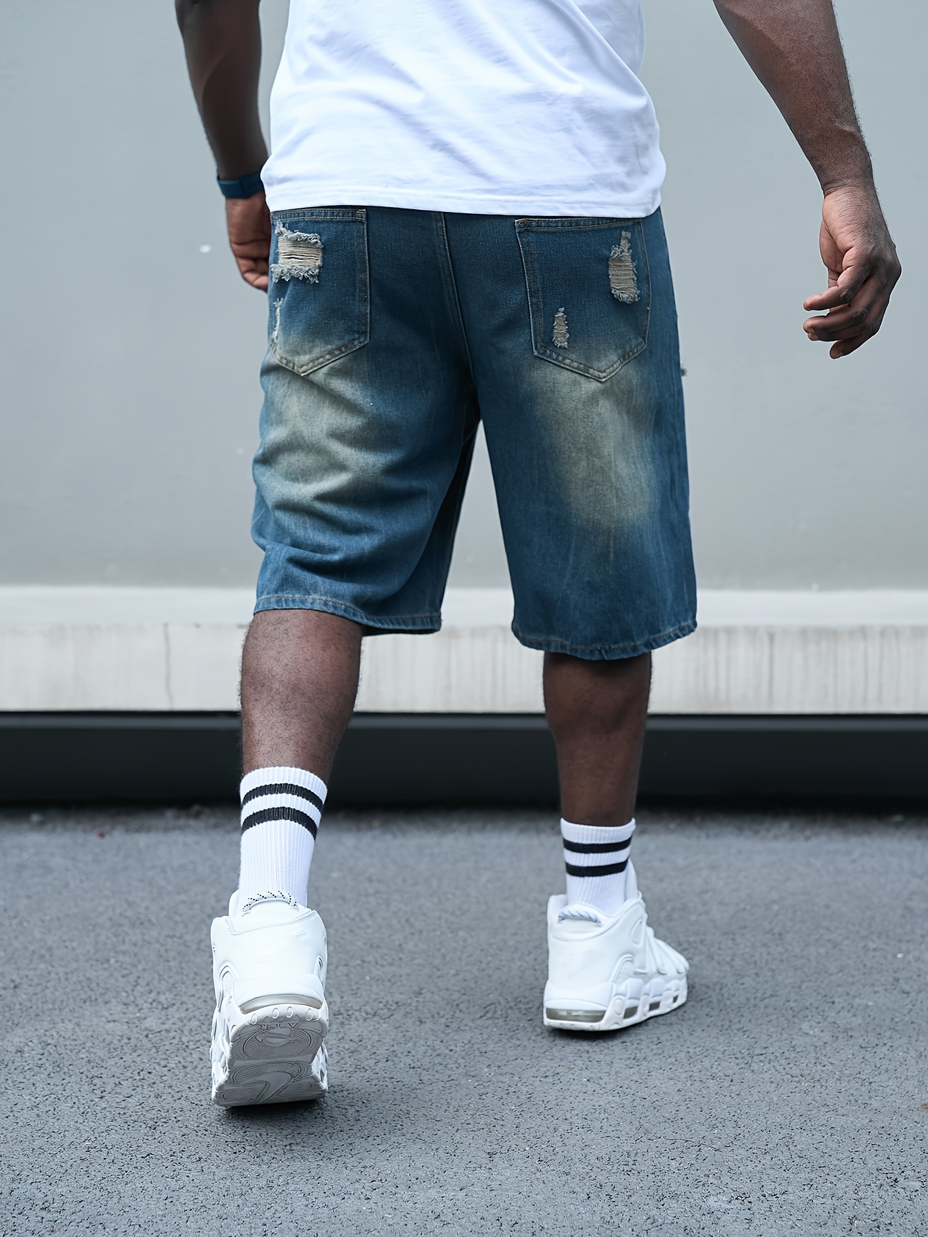 Baggy short en denim délavé avec trous – Image 3