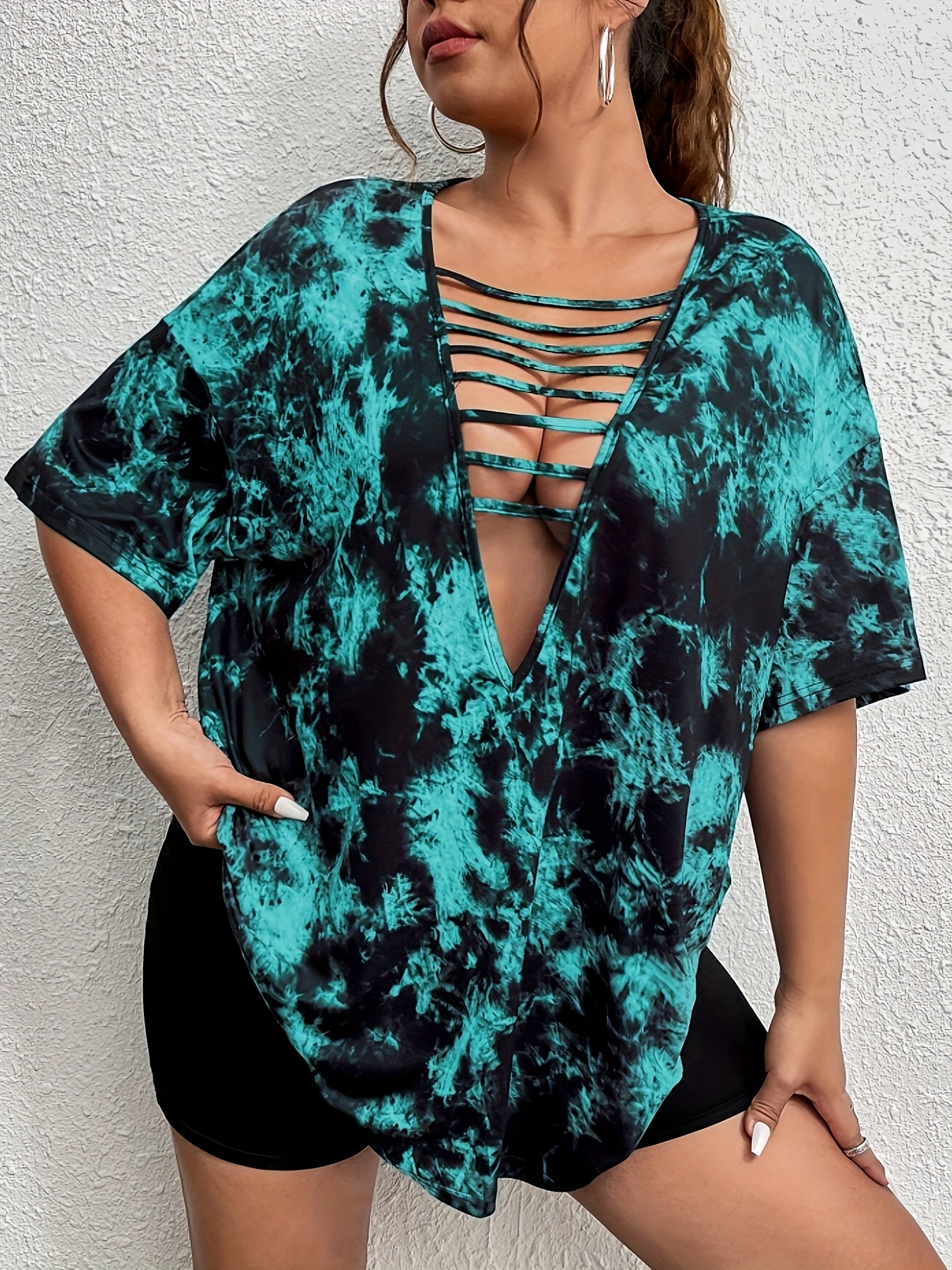 T-shirt extensible à col V profond & motif Tie-Dye – Image 2