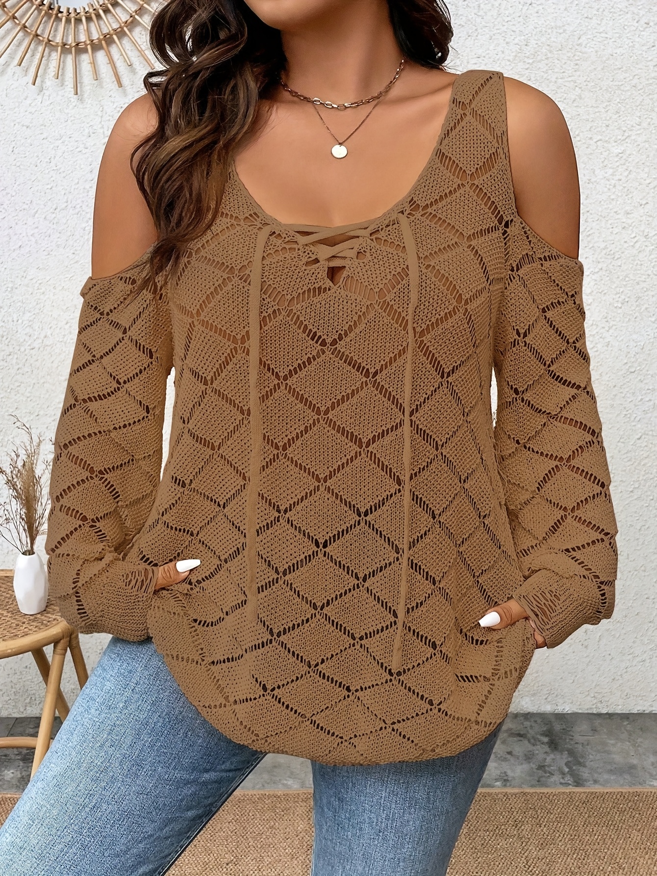 Pull en tricot léger à col V à épaules dénudées à manches longues – Image 5