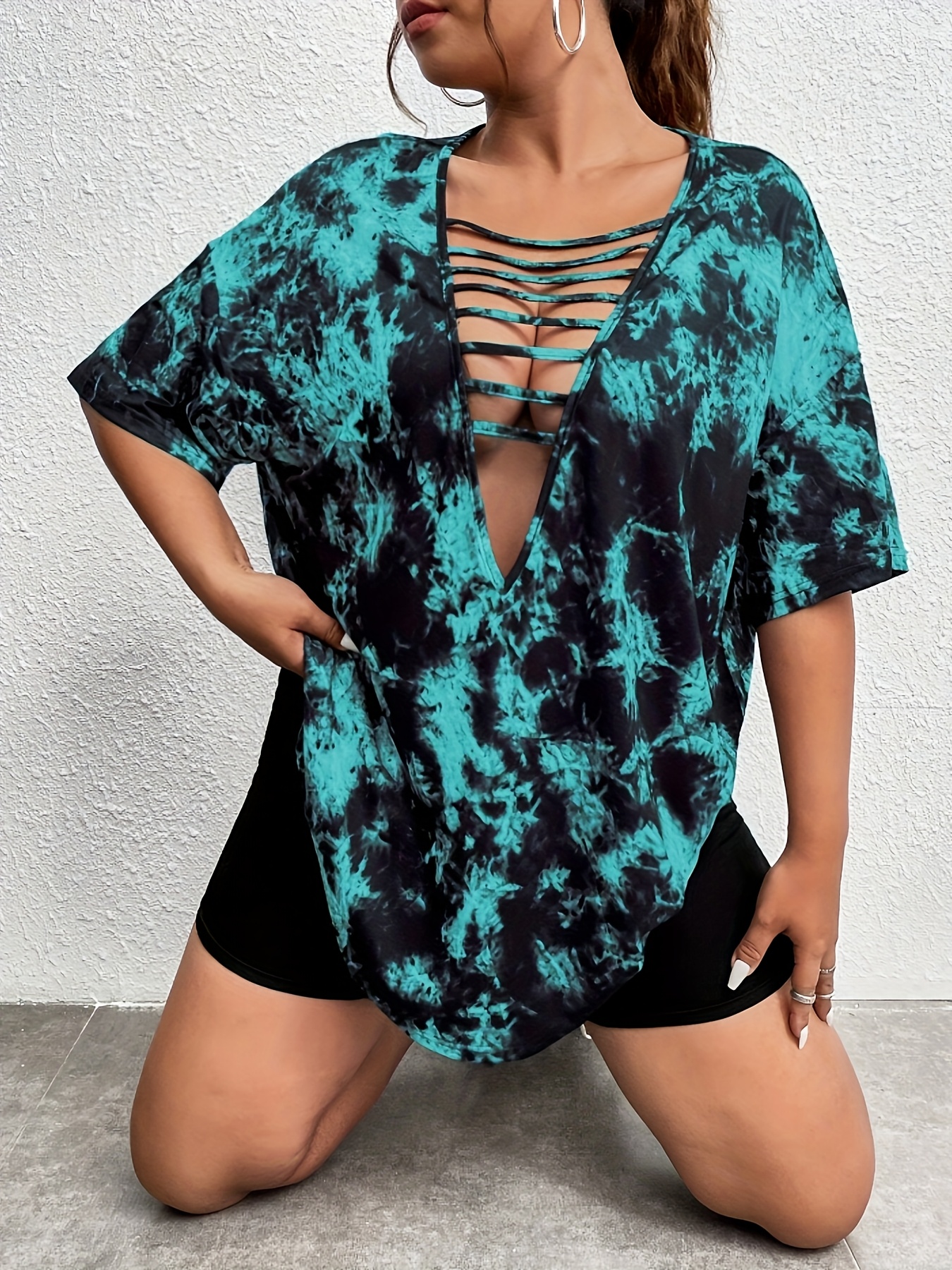 T-shirt extensible à col V profond & motif Tie-Dye – Image 8