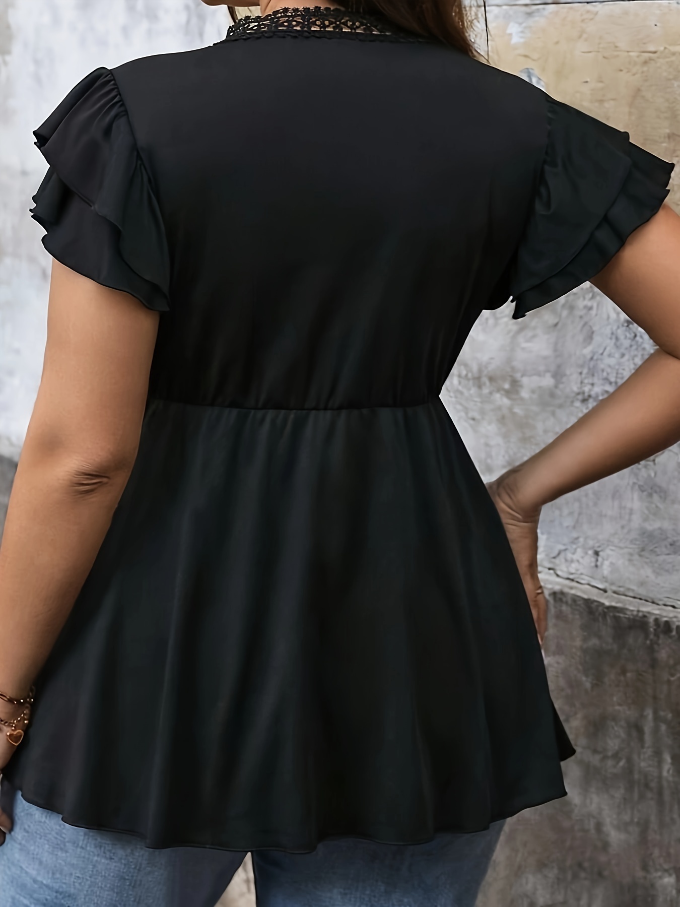 Blouse élégante non extensible à col V & bordure en dentelle avec manches à volants – Image 3