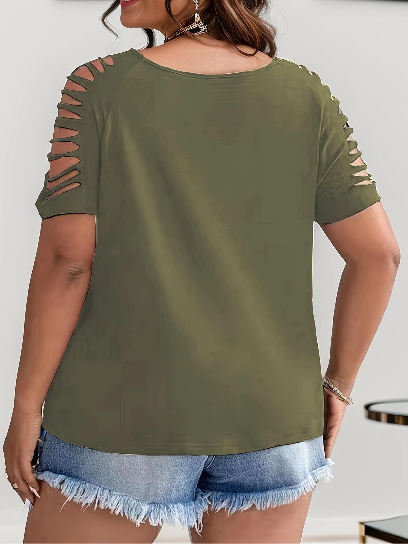 Top chic à col V à manches courtes avec détail de découpe – Image 4