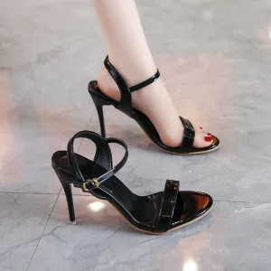 Chaussures à bout rond ouvert à talons hauts en cuir souple