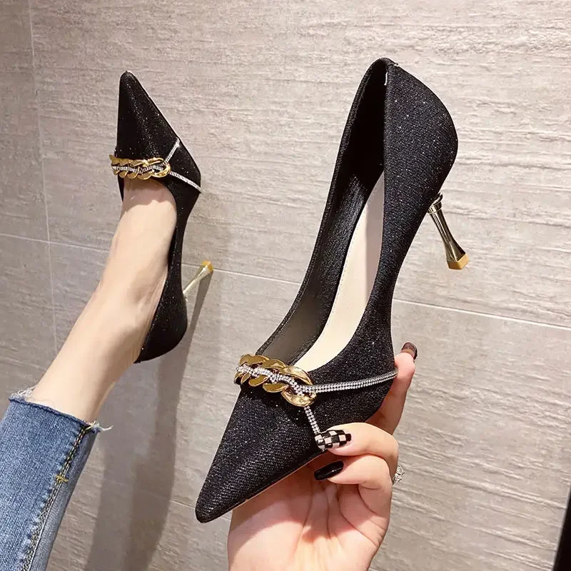 Escarpins en simili cuir à bout pointu à talons hauts