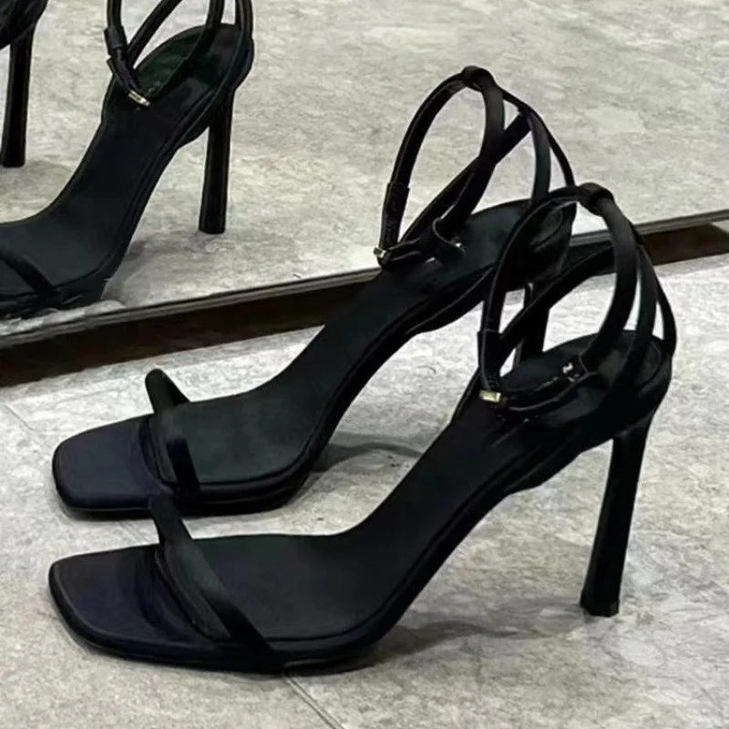 Chaussures ouvertes élégantes à talons hauts à bout carré – Image 3