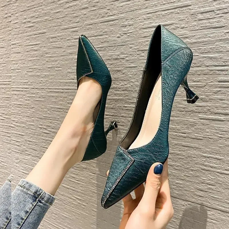 Escarpins élégants en cuir à talons aiguilles – Image 5