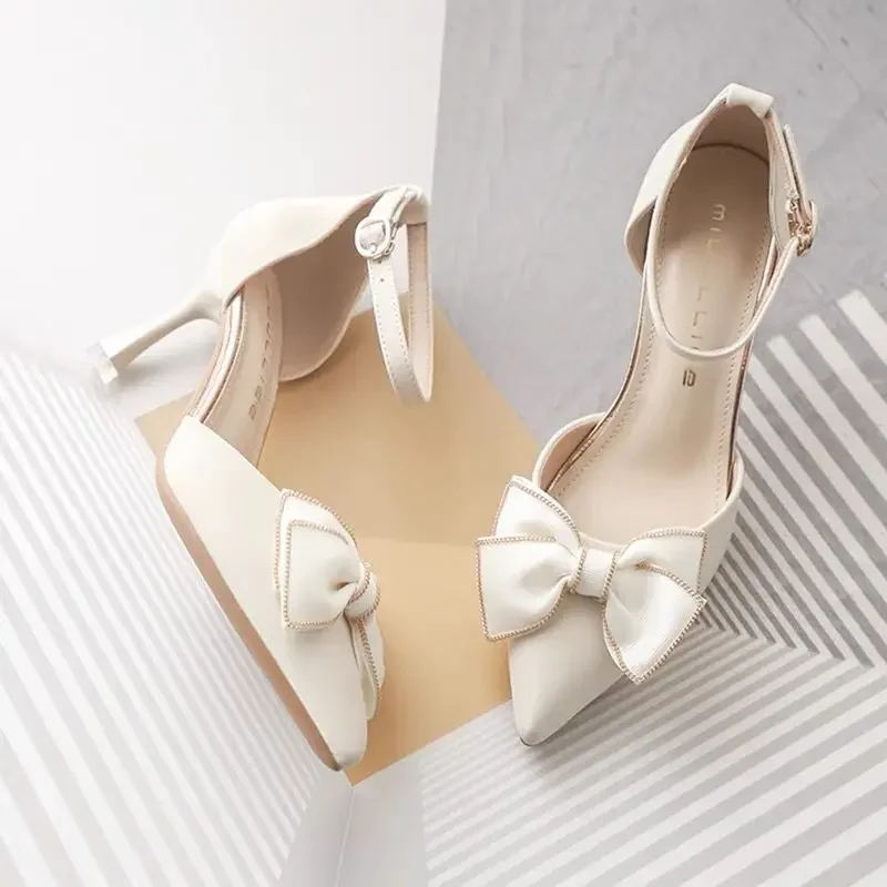 Chaussures à talons aiguilles moyens à bout pointu avec noeud papillon – Image 2