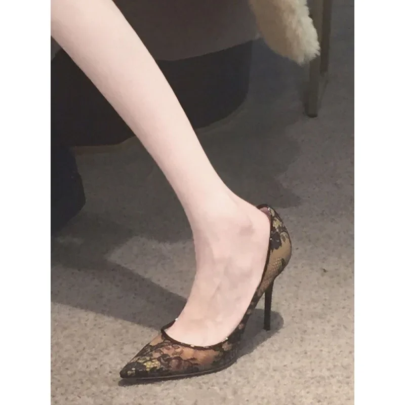 Chaussures en dentelle & maille à bout pointu à talons aiguilles hauts – Image 2