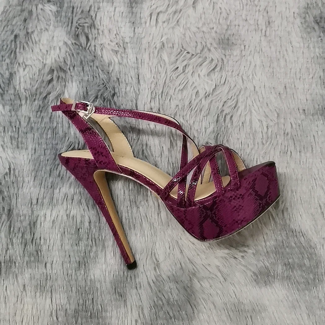 Chaussures à bout ouvert à talons hauts à motif peau de serpent – Image 4