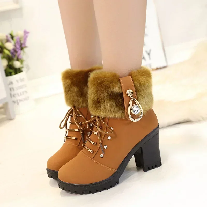 Bottines en daim à talons hauts en peluche