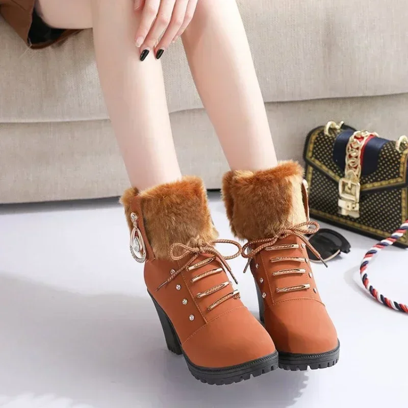 Bottines en daim à talons hauts en peluche – Image 6