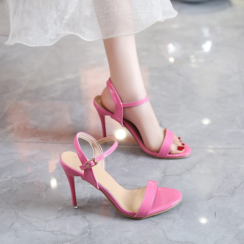 Chaussures à bout rond ouvert à talons hauts en cuir souple – Image 6