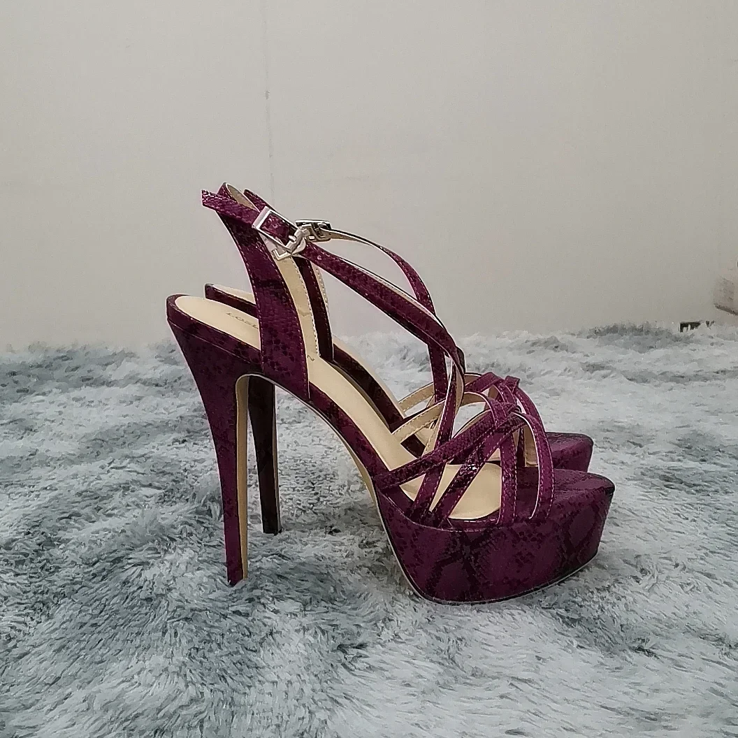 Chaussures à bout ouvert à talons hauts à motif peau de serpent – Image 2