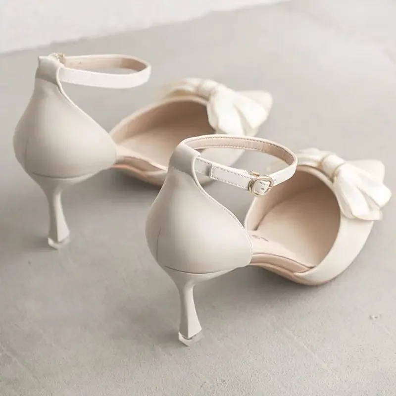 Chaussures à talons aiguilles moyens à bout pointu avec noeud papillon – Image 3