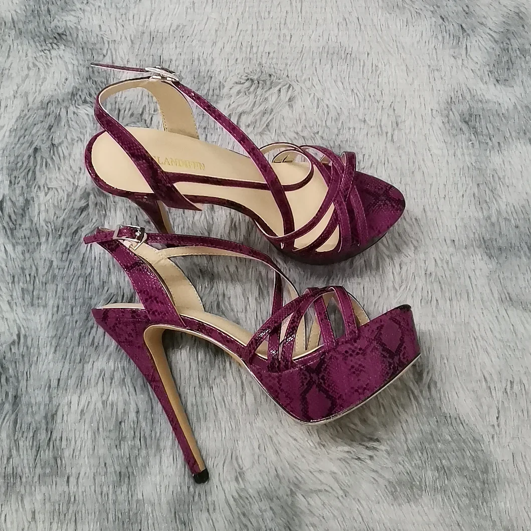 Chaussures à bout ouvert à talons hauts à motif peau de serpent – Image 3
