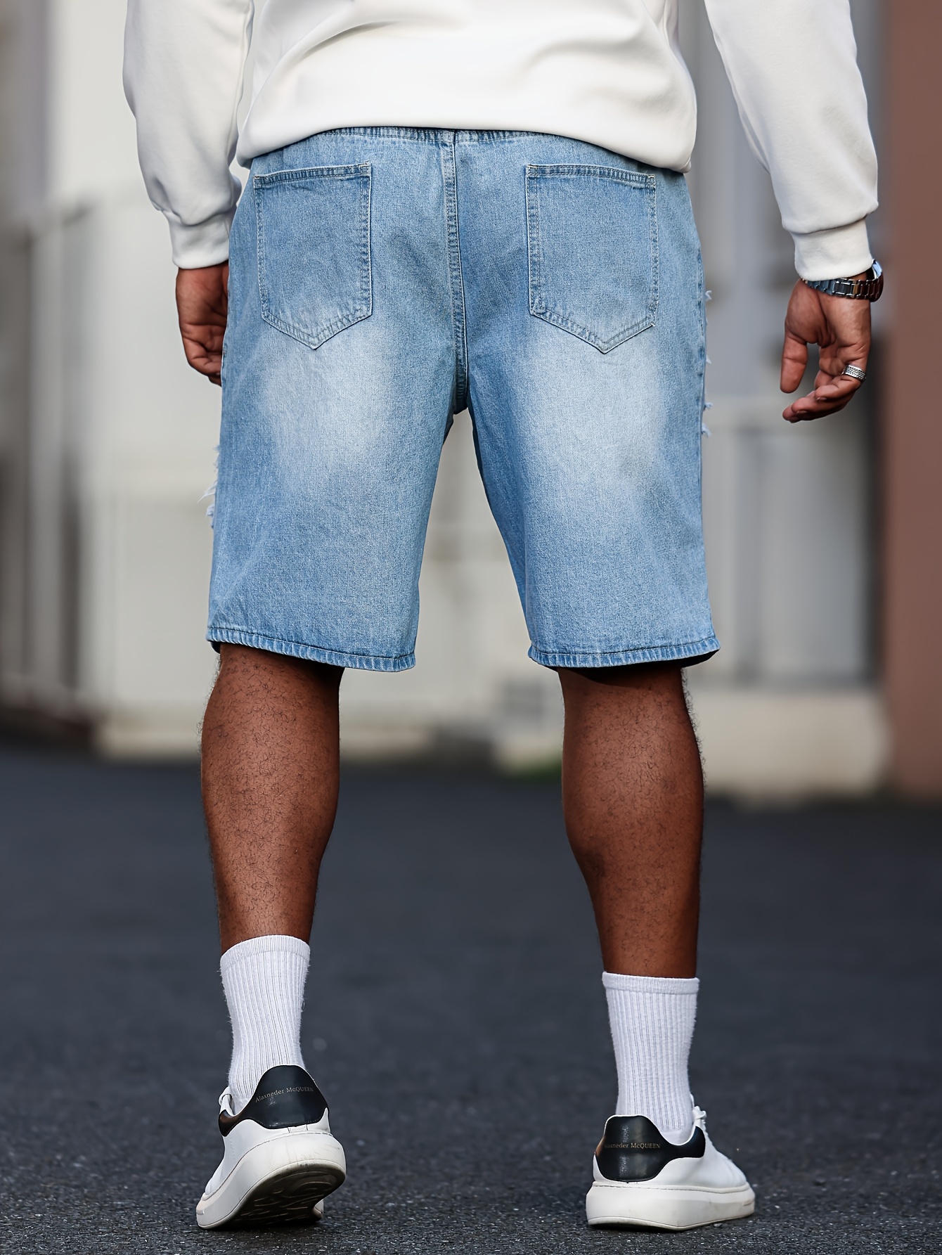 Baggy short en dénim déchirés avec cordon – Image 3