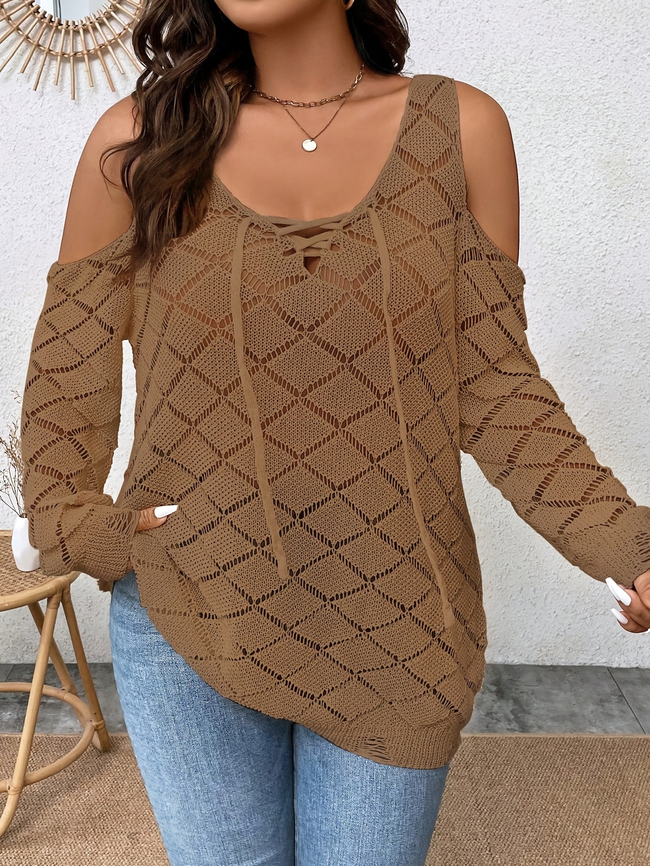 Pull en tricot léger à col V à épaules dénudées à manches longues – Image 4