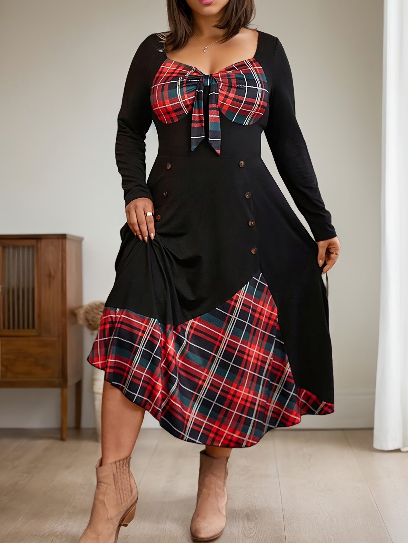 Robe ajustée & évasée avec ourlet trapèze à carreaux à manches longues – Image 4